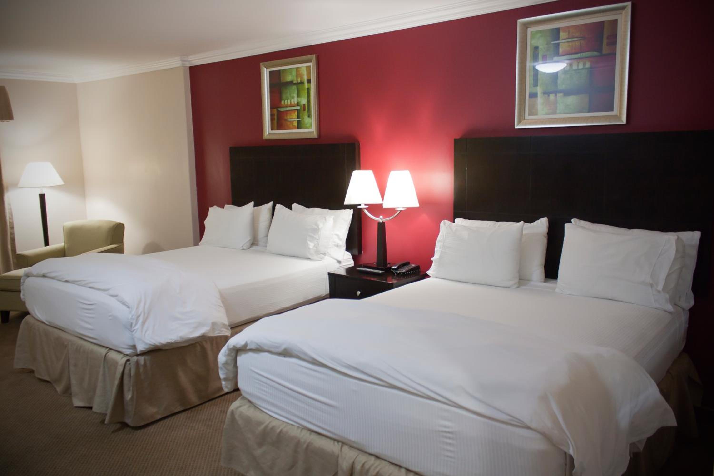 Luxury Queen Bed - Photo 1