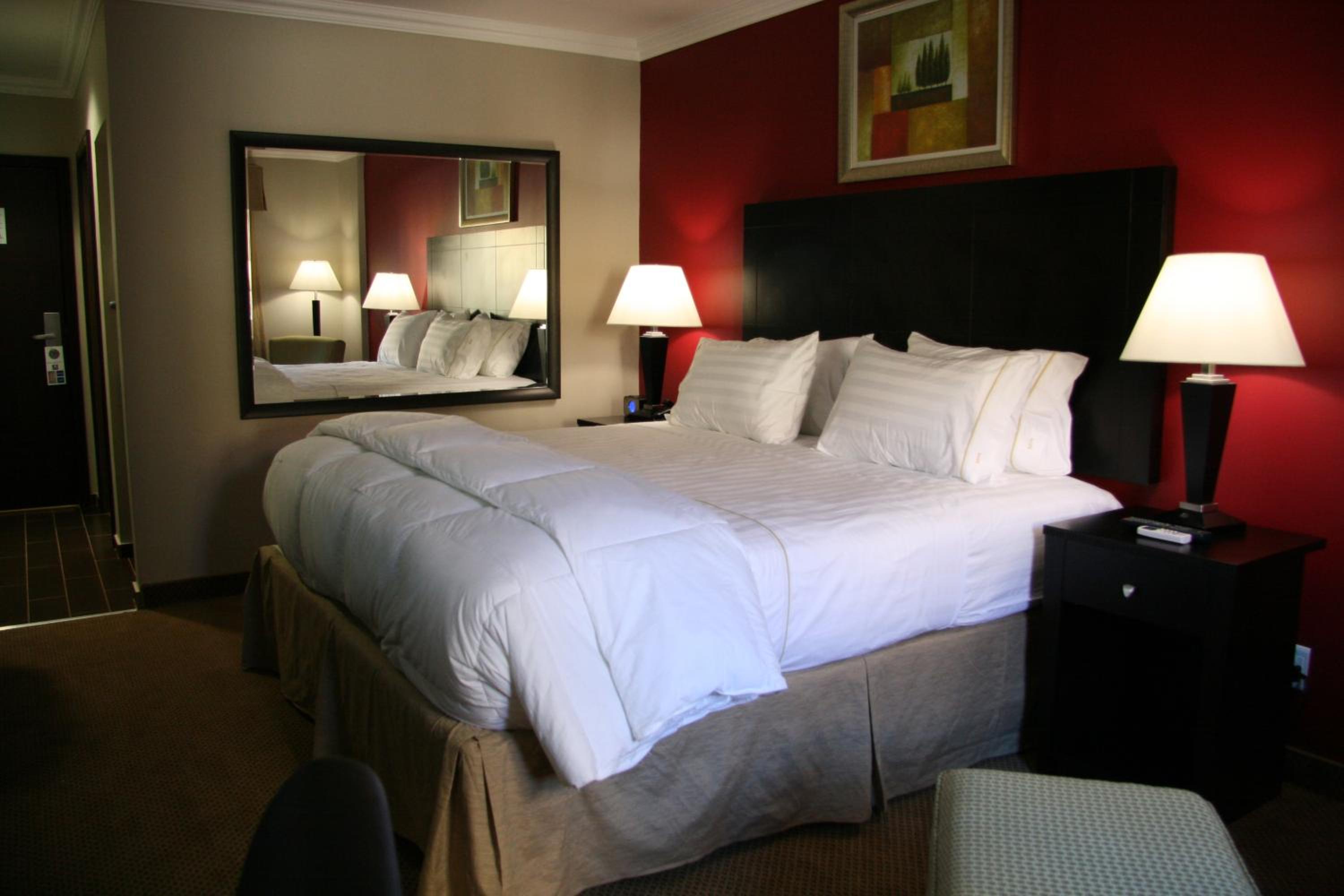 King Bed Standard - Photo 1