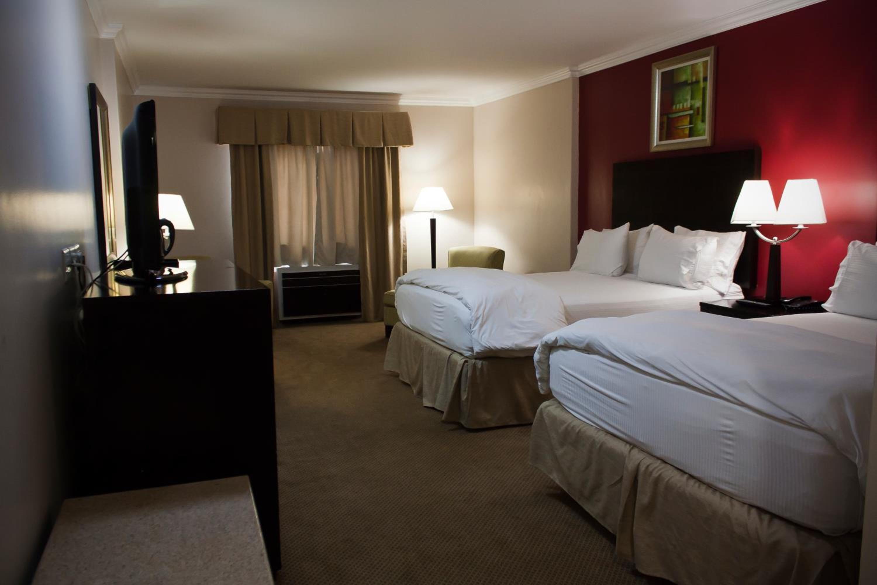 Luxury Queen Bed - Photo 2