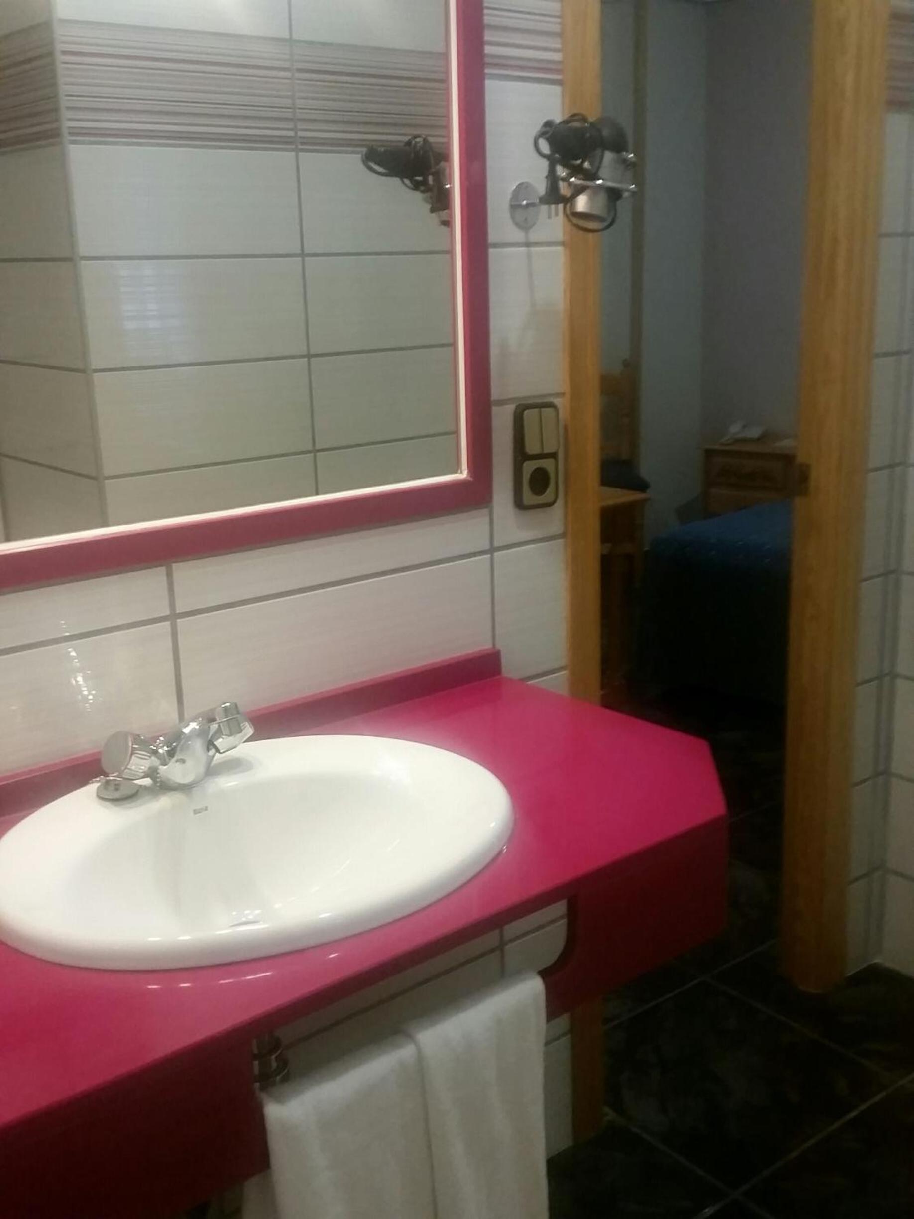 Single Room photo 3
