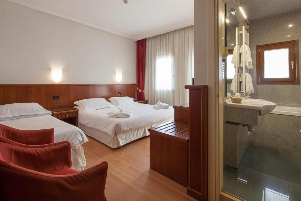 Standard Triple Room - Photo 2