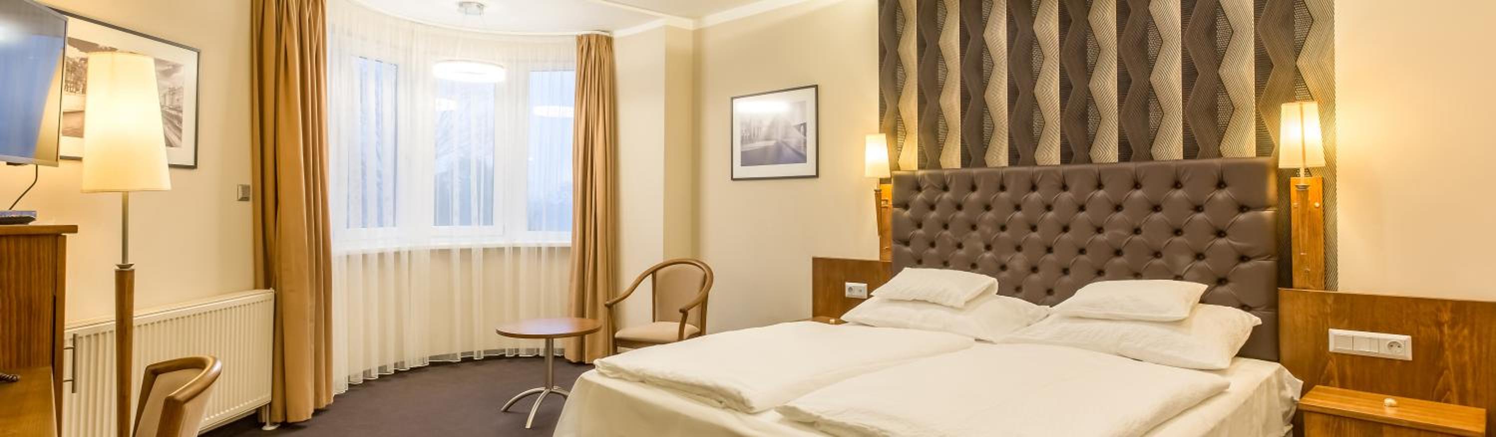 Premium Twin Room - Photo 2
