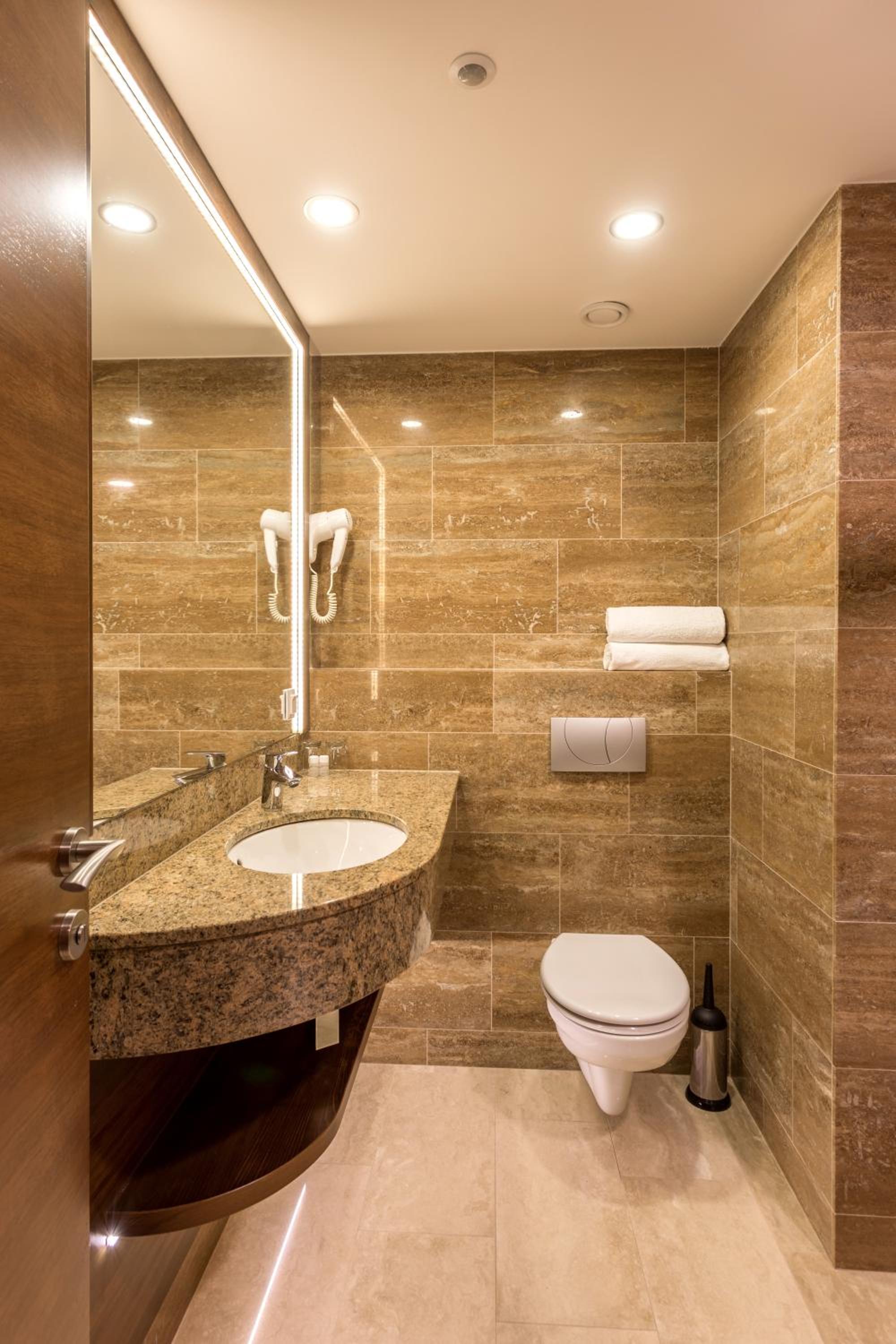 Premium Twin Room - Photo 11