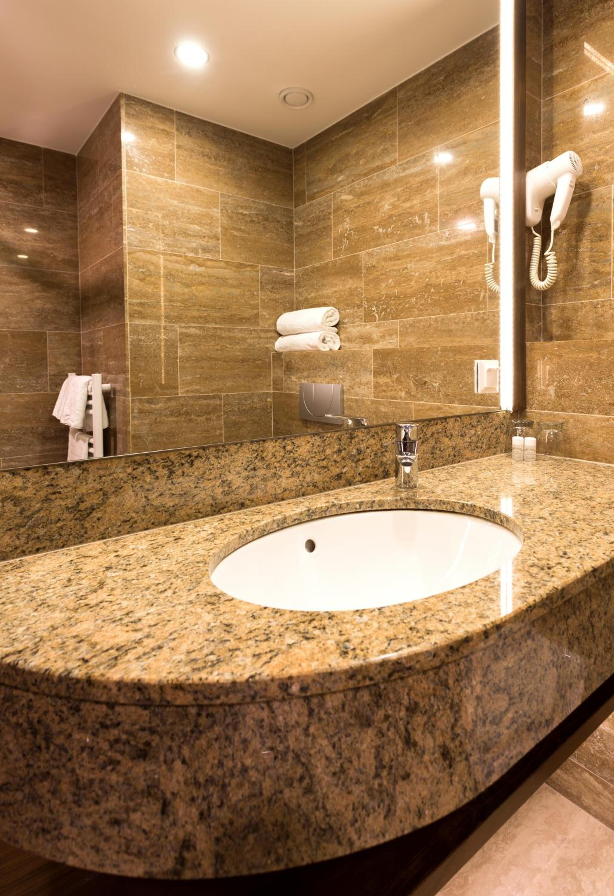 Premium Twin Room - Photo 17