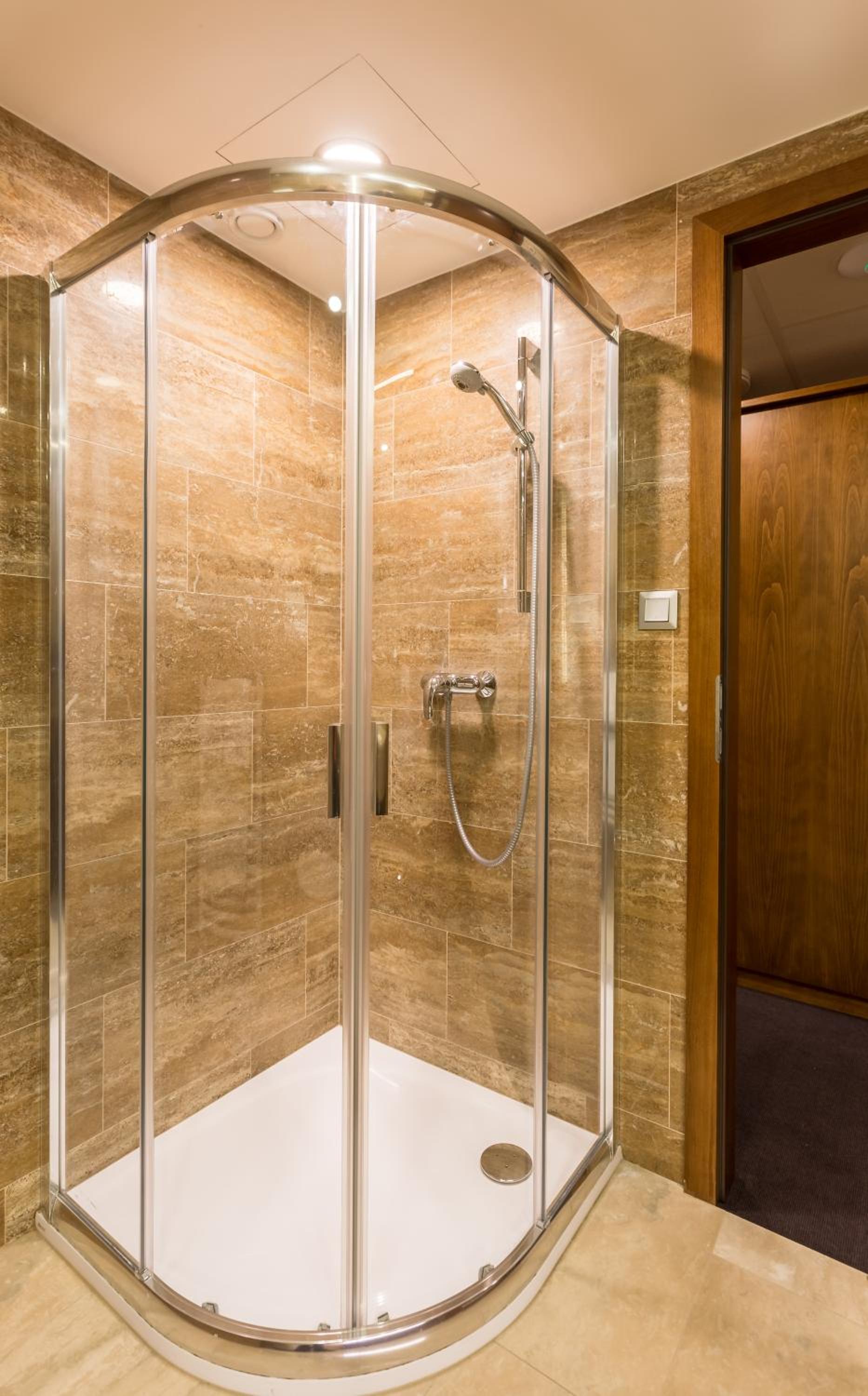 Premium Twin Room - Photo 18