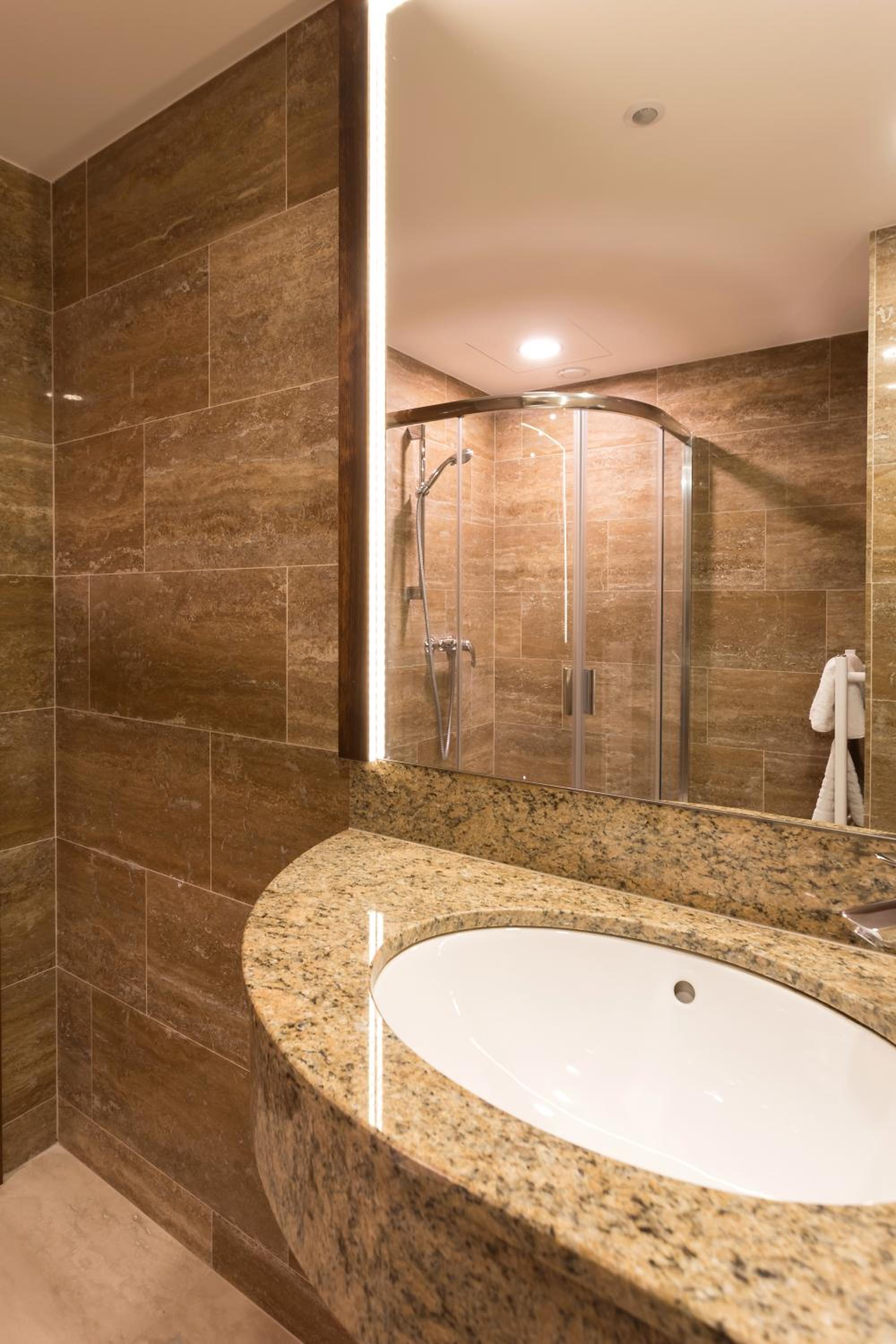 Premium Twin Room - Photo 12