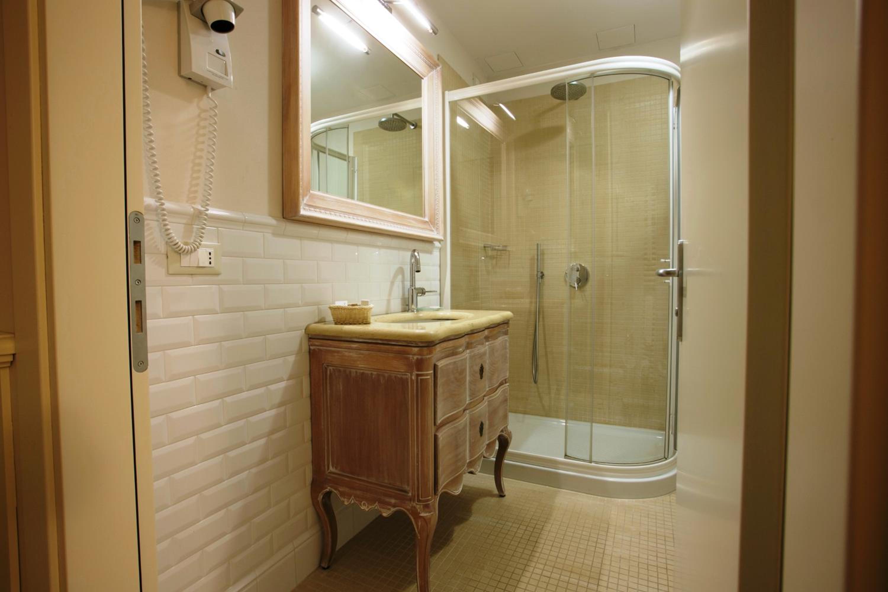 Superior Double or Twin Room - Photo 5