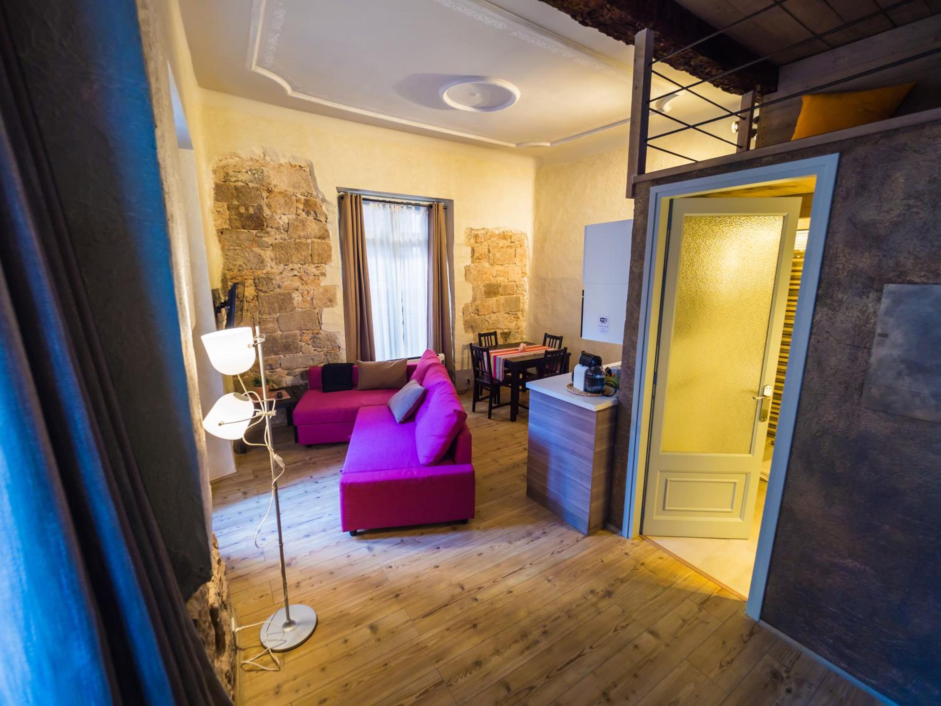Loft - Photo 2