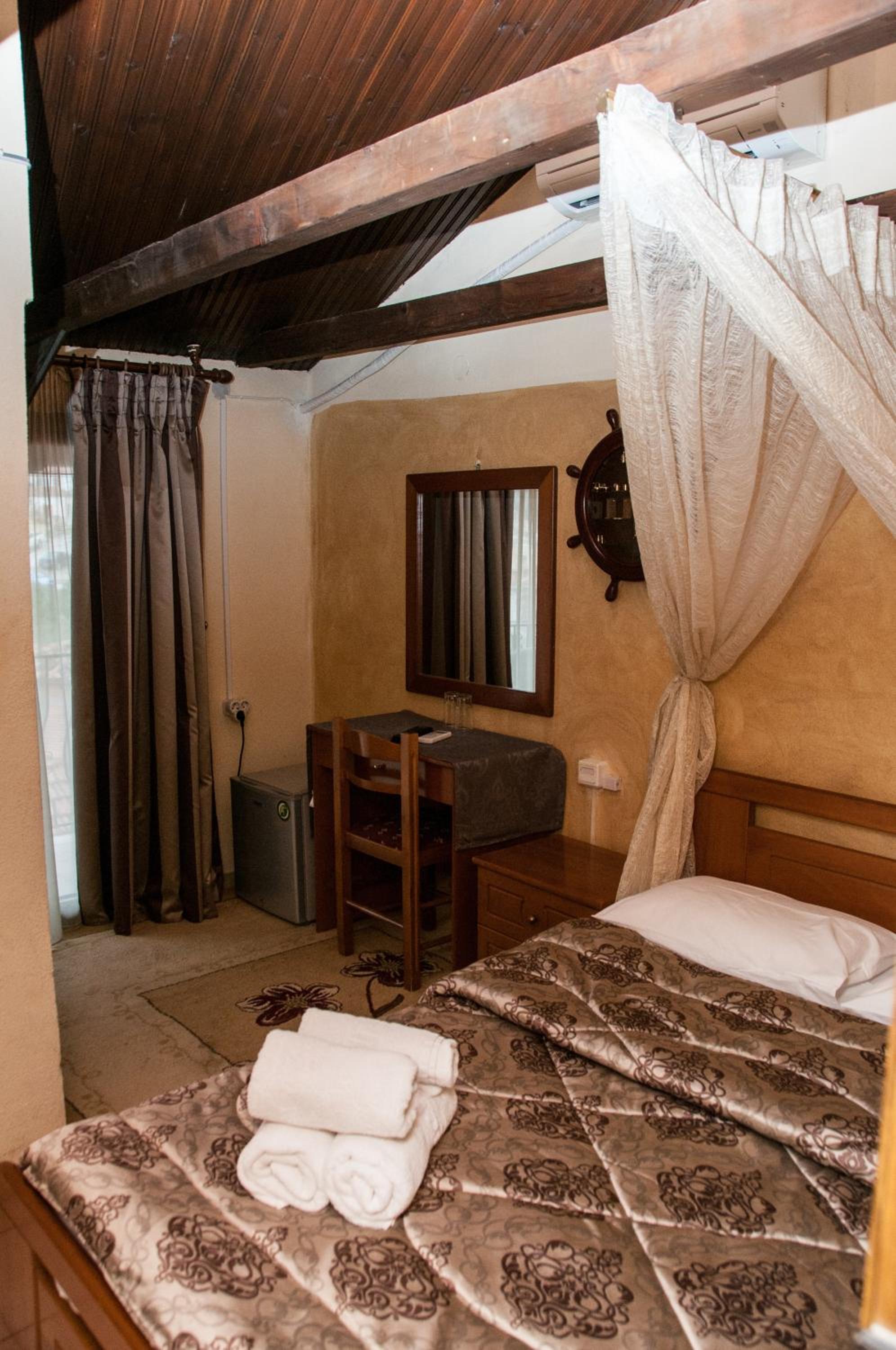 Double Room With Double Bed And Meteora View