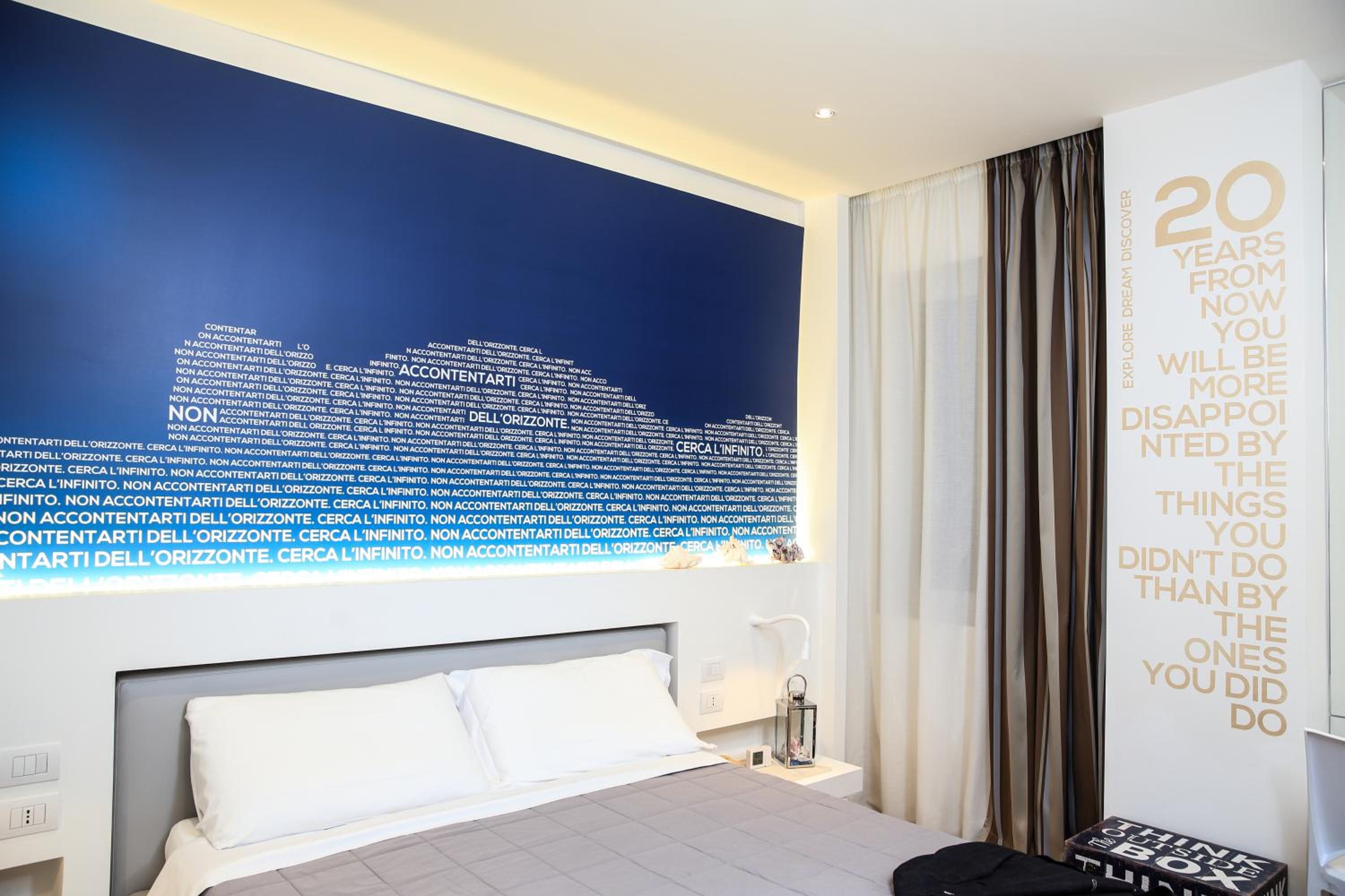 Double Room with Balcony - Photo 28