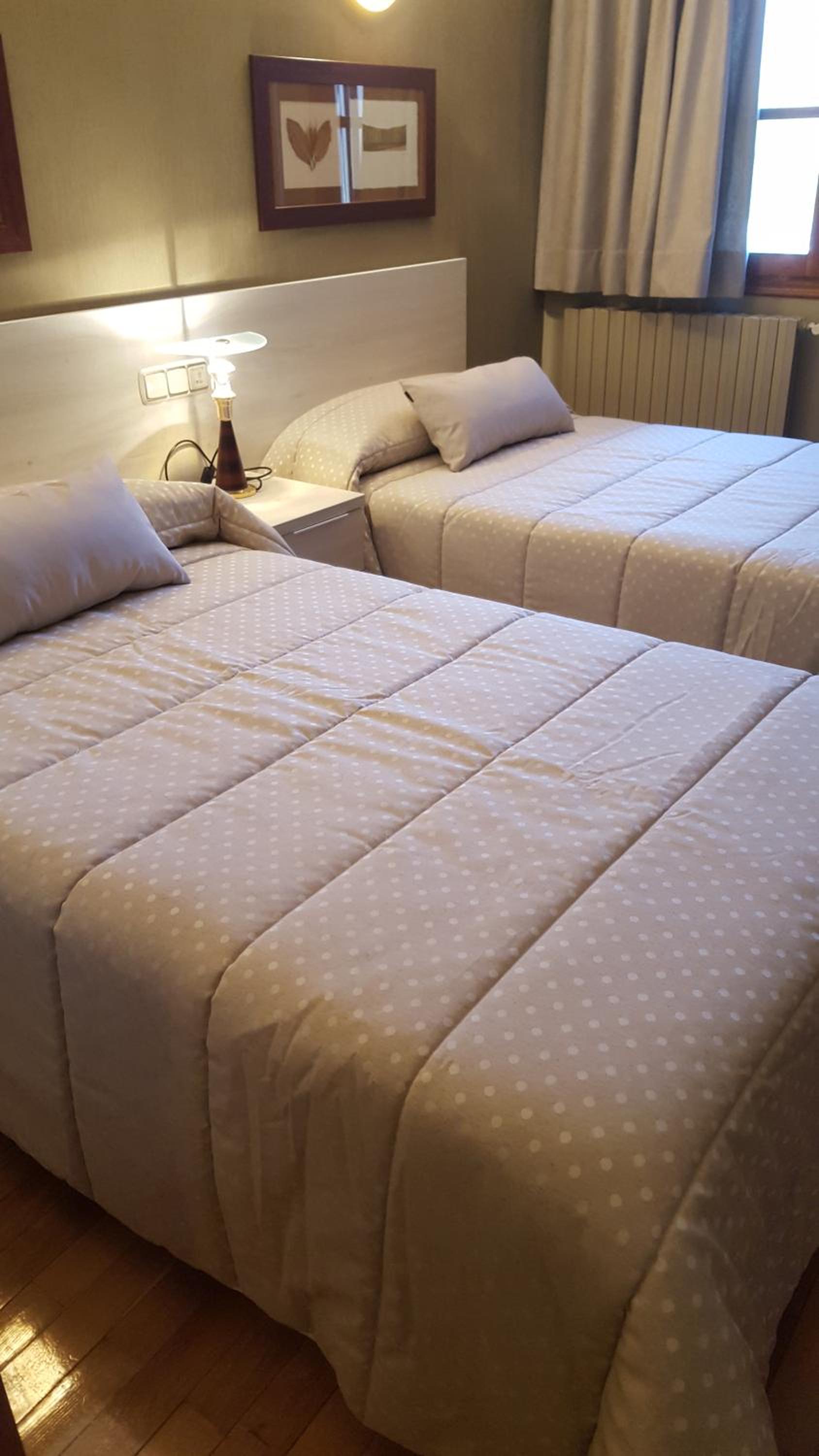 Twin Room with Extra Bed photo 3