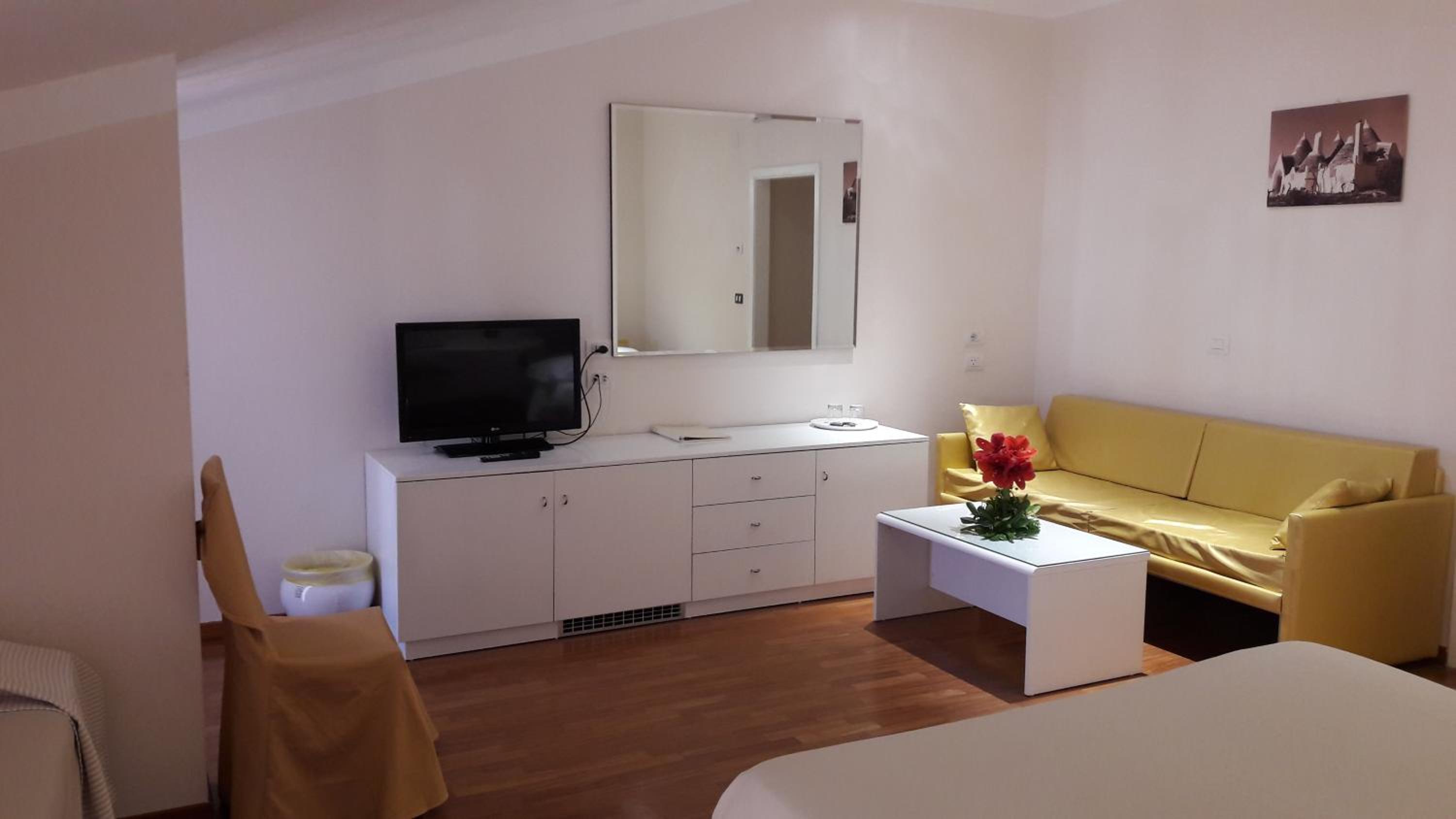 Triple Room - Photo 1