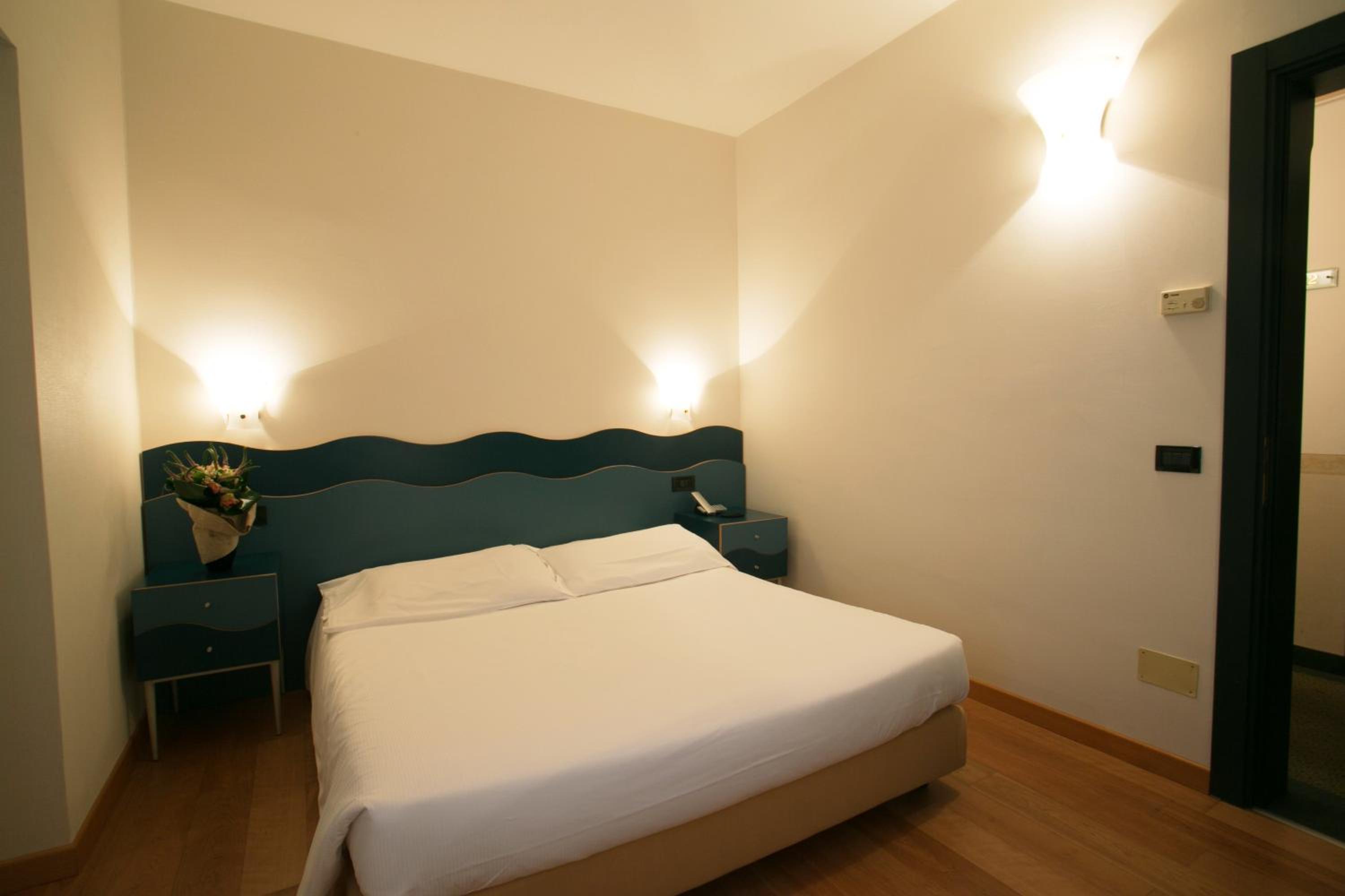 Double or Twin Room - Photo 1