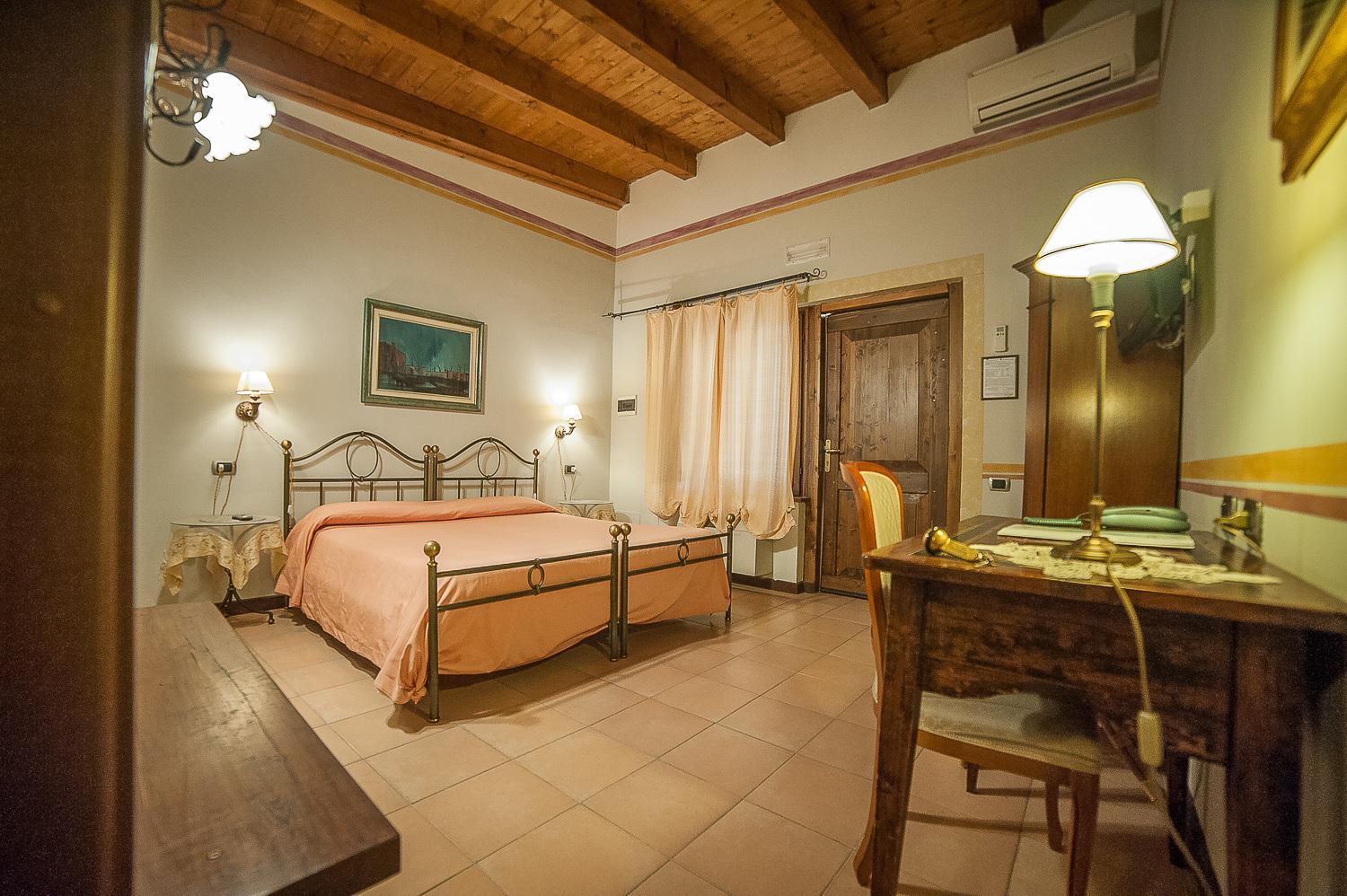 Double or Twin Room - Photo 13