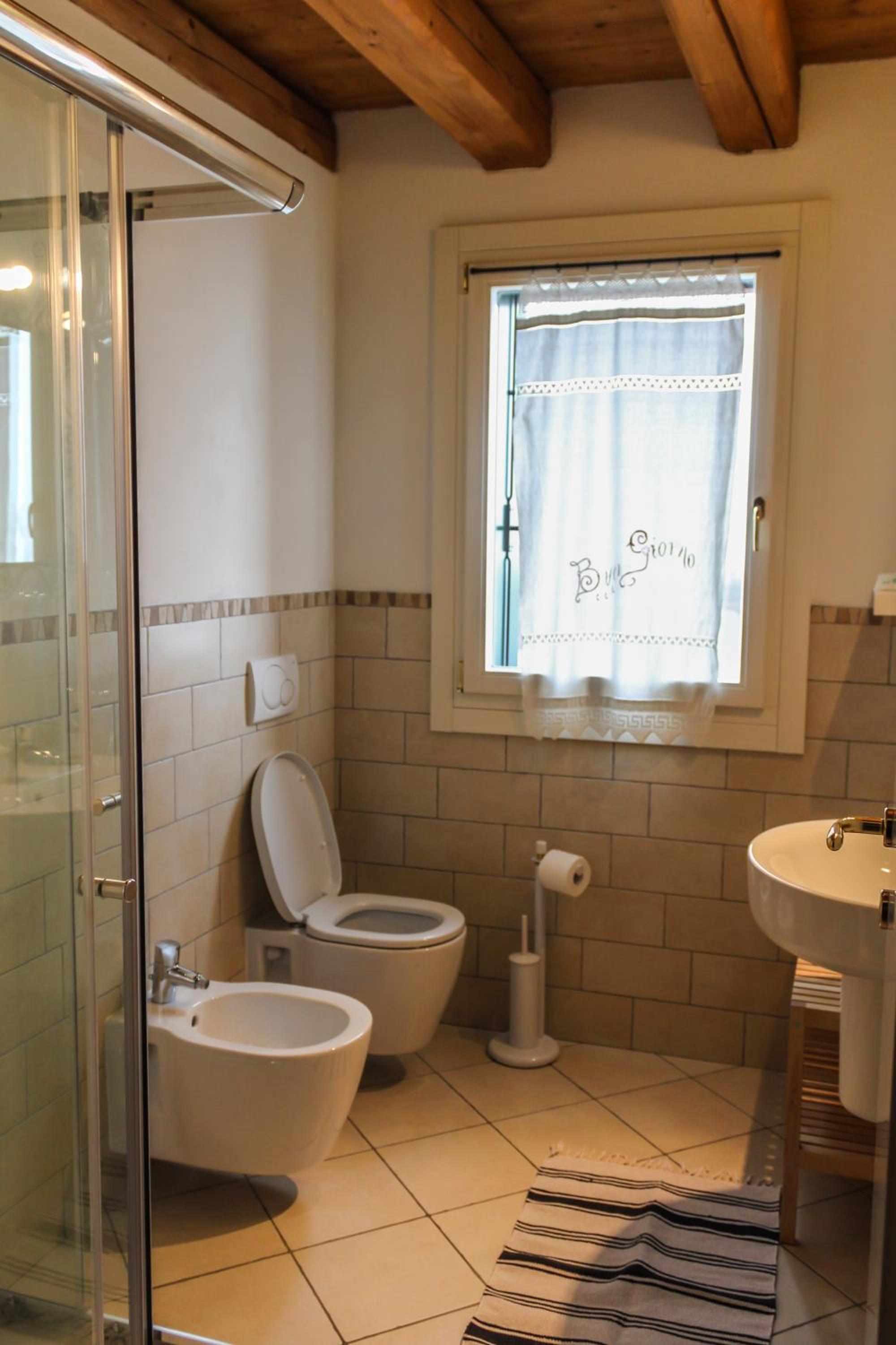 Deluxe Double Room (2 Adults + 1 Child) photo 3