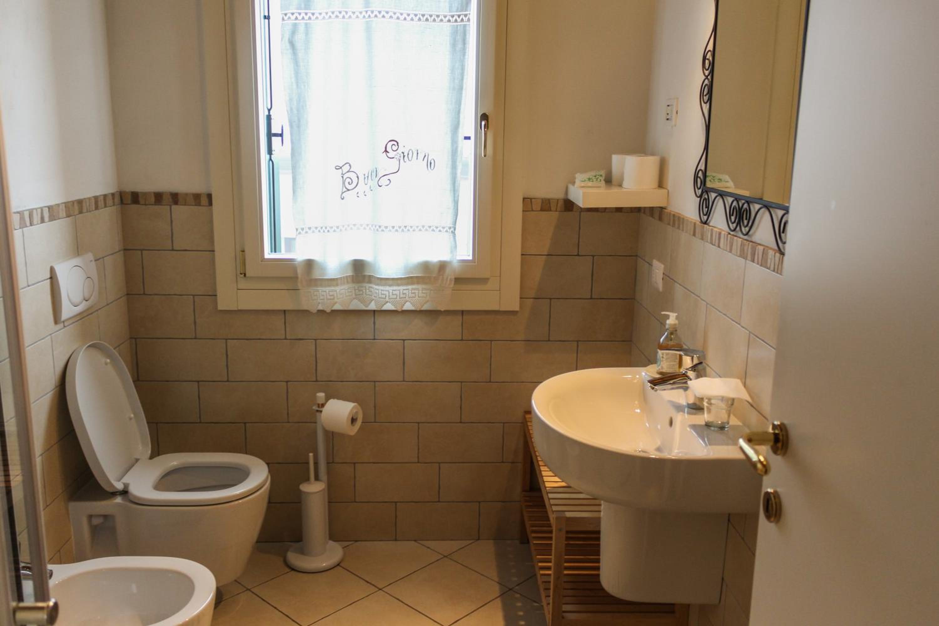 Deluxe Double Room (2 Adults + 1 Child) photo 2