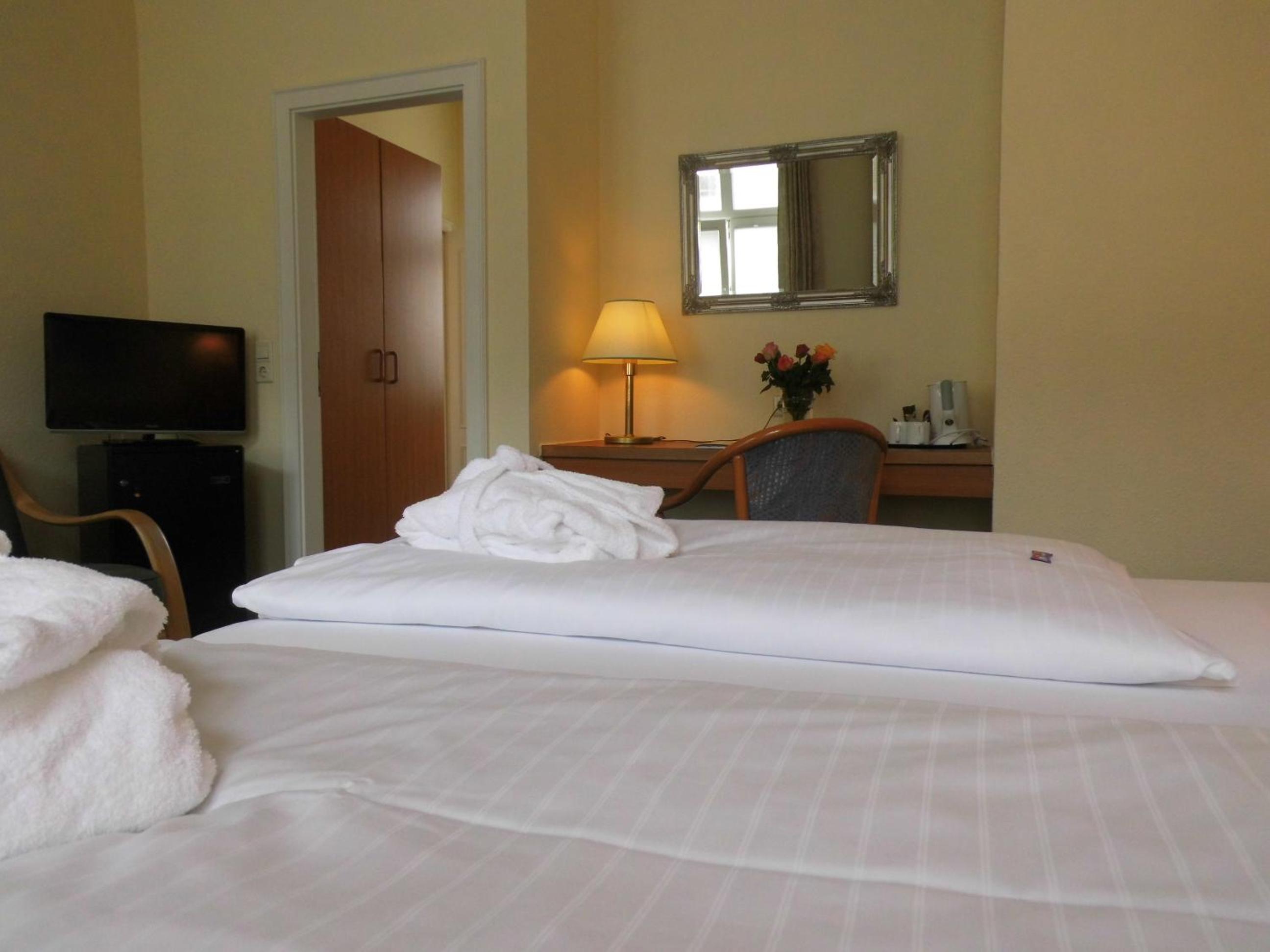Double Room thumbnail 5