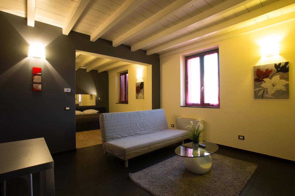 One-Bedroom Apartment photo 2
