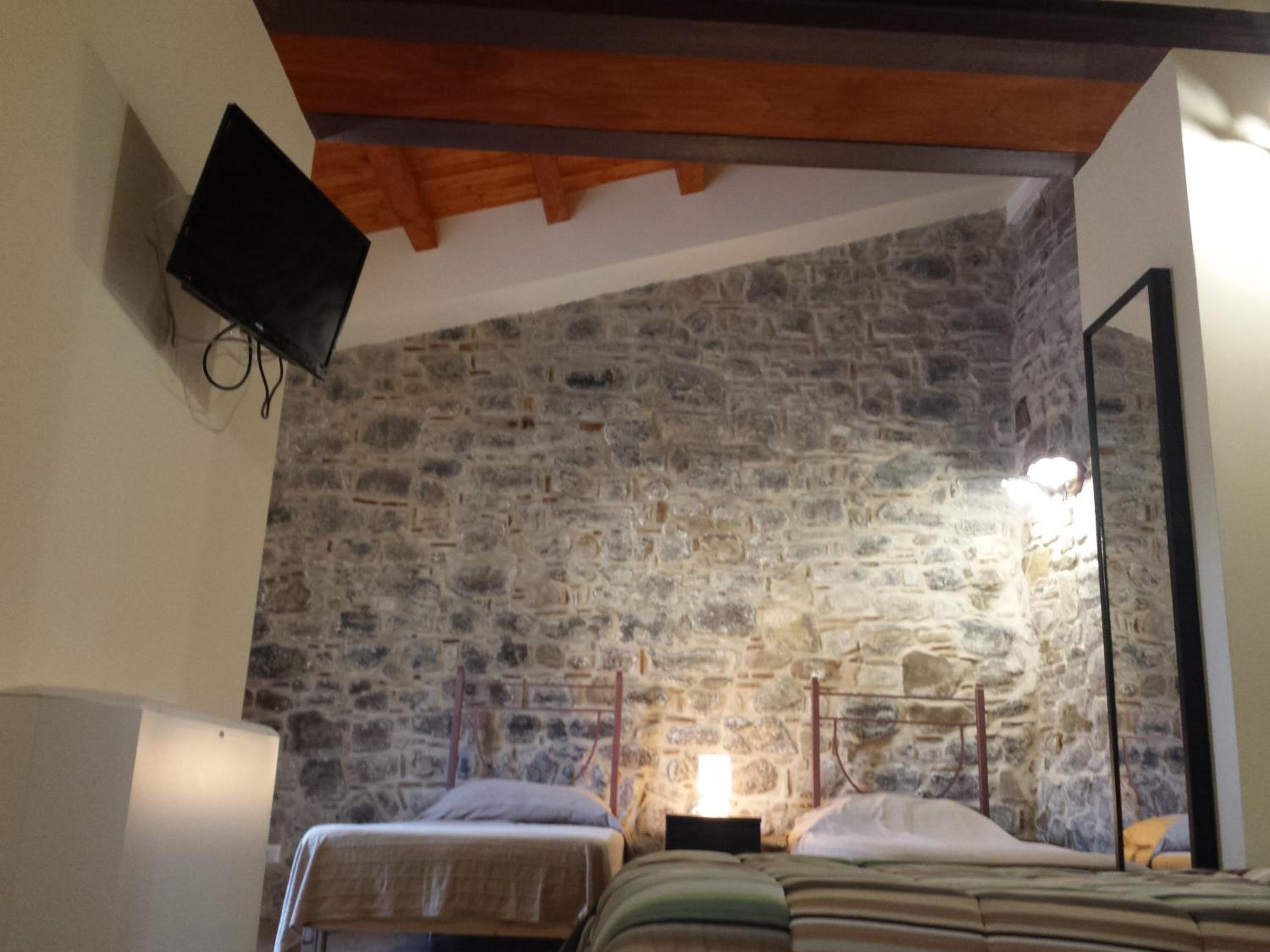 Quadruple Room with Shower - Photo 2