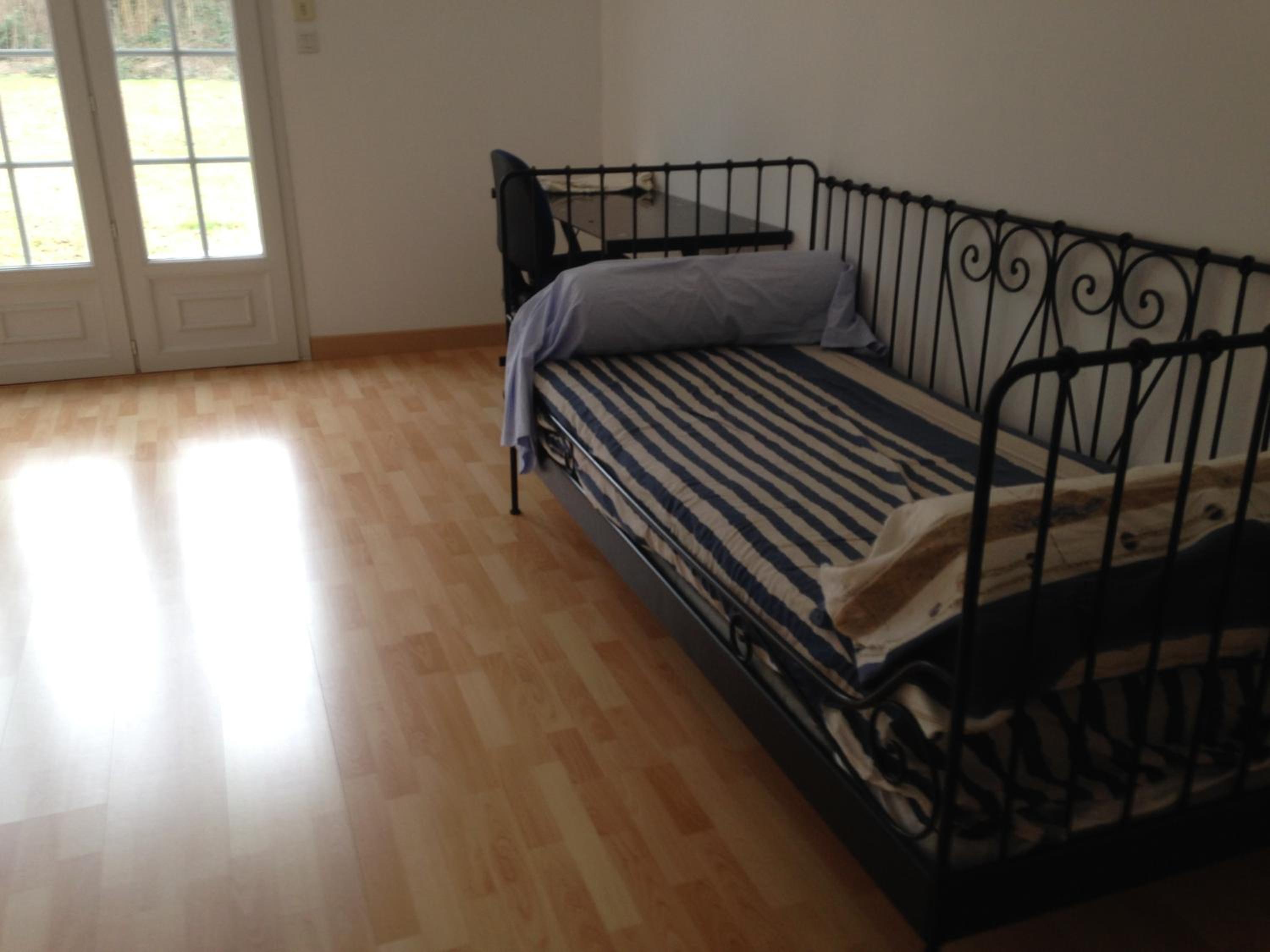 Five-Bedroom House photo 2