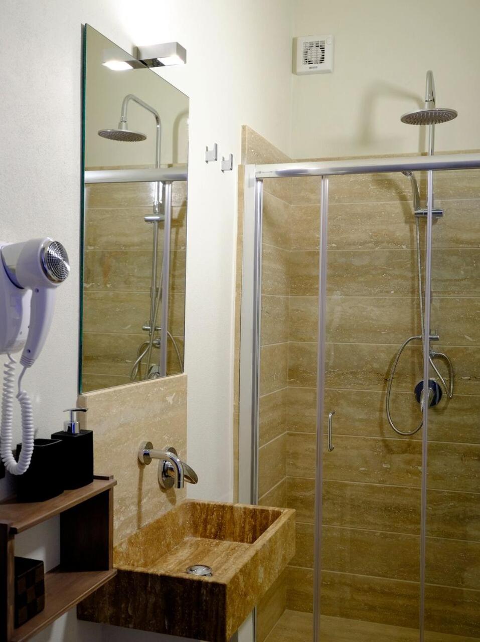 Double Room - Photo 4