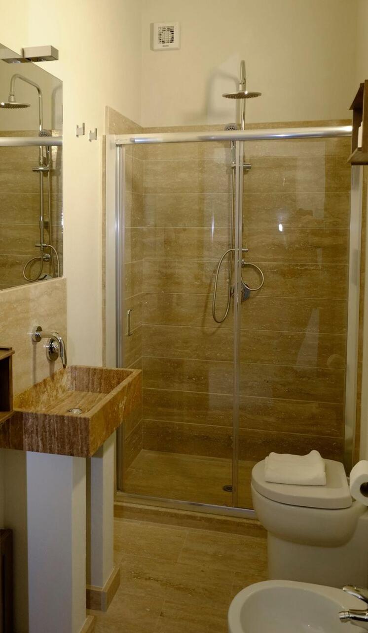 Twin Room - Photo 5