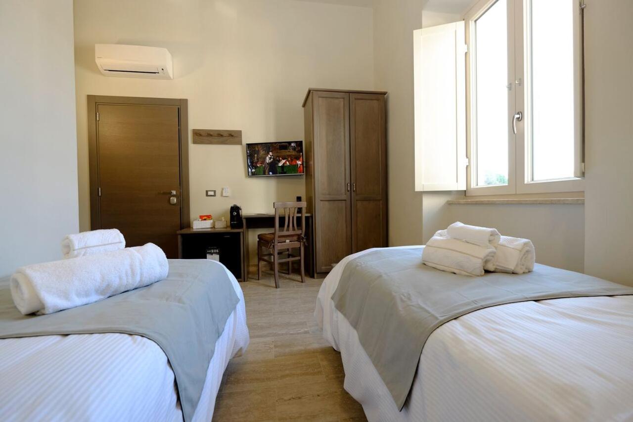 Twin Room - Photo 3