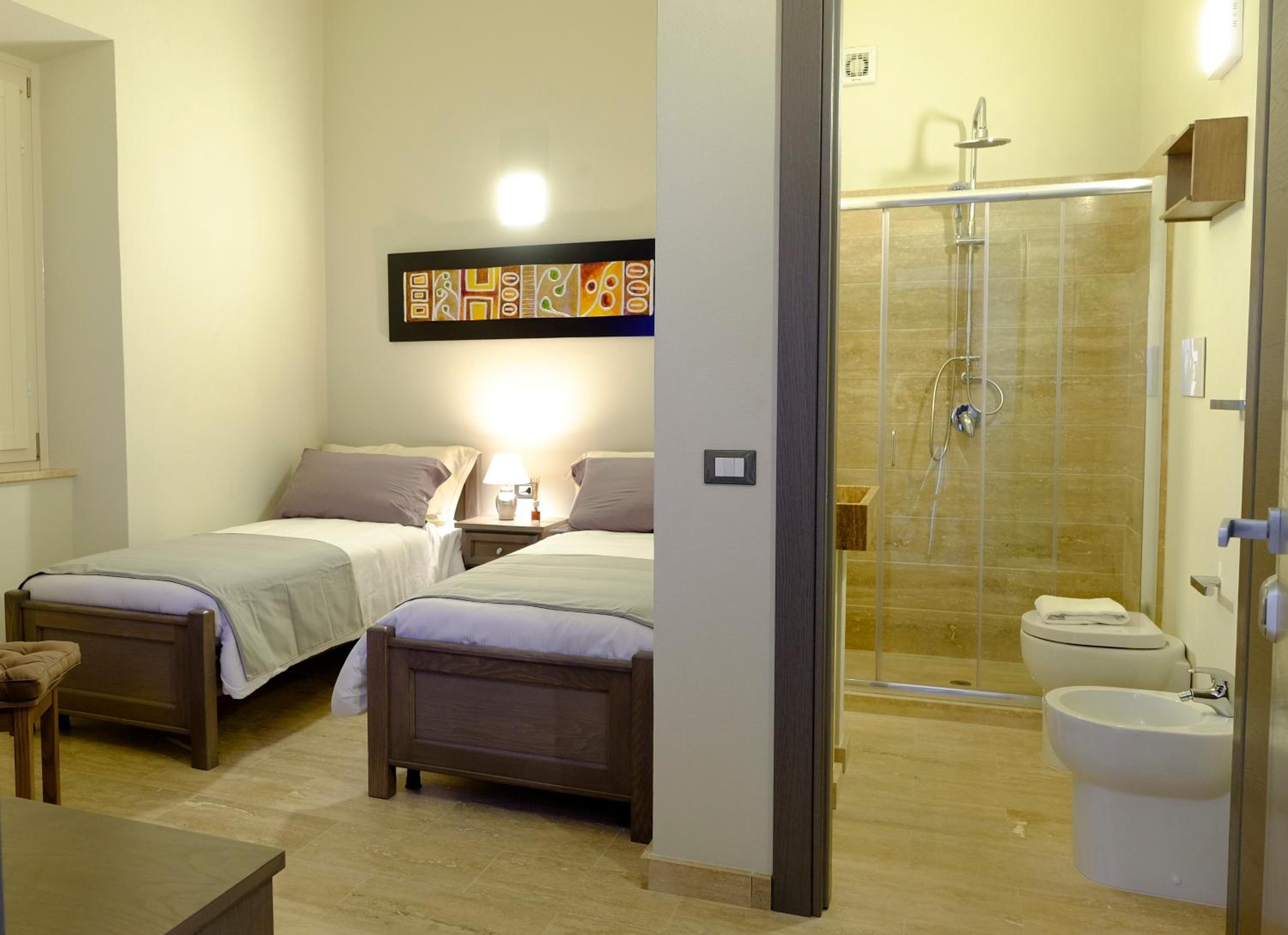 Twin Room - Photo 2