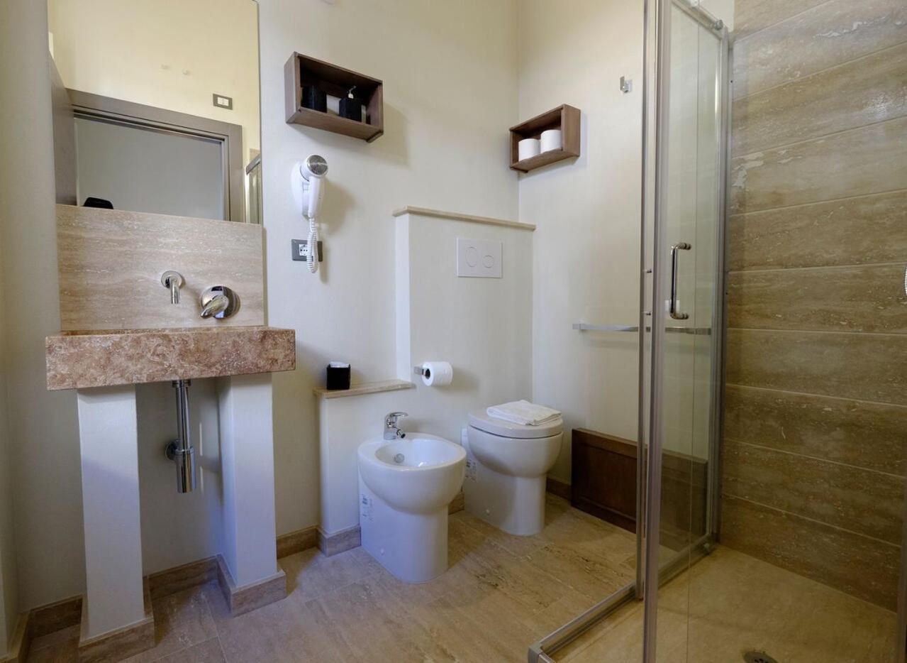 Deluxe Room (2 Adults + 1 Child) - Photo 6