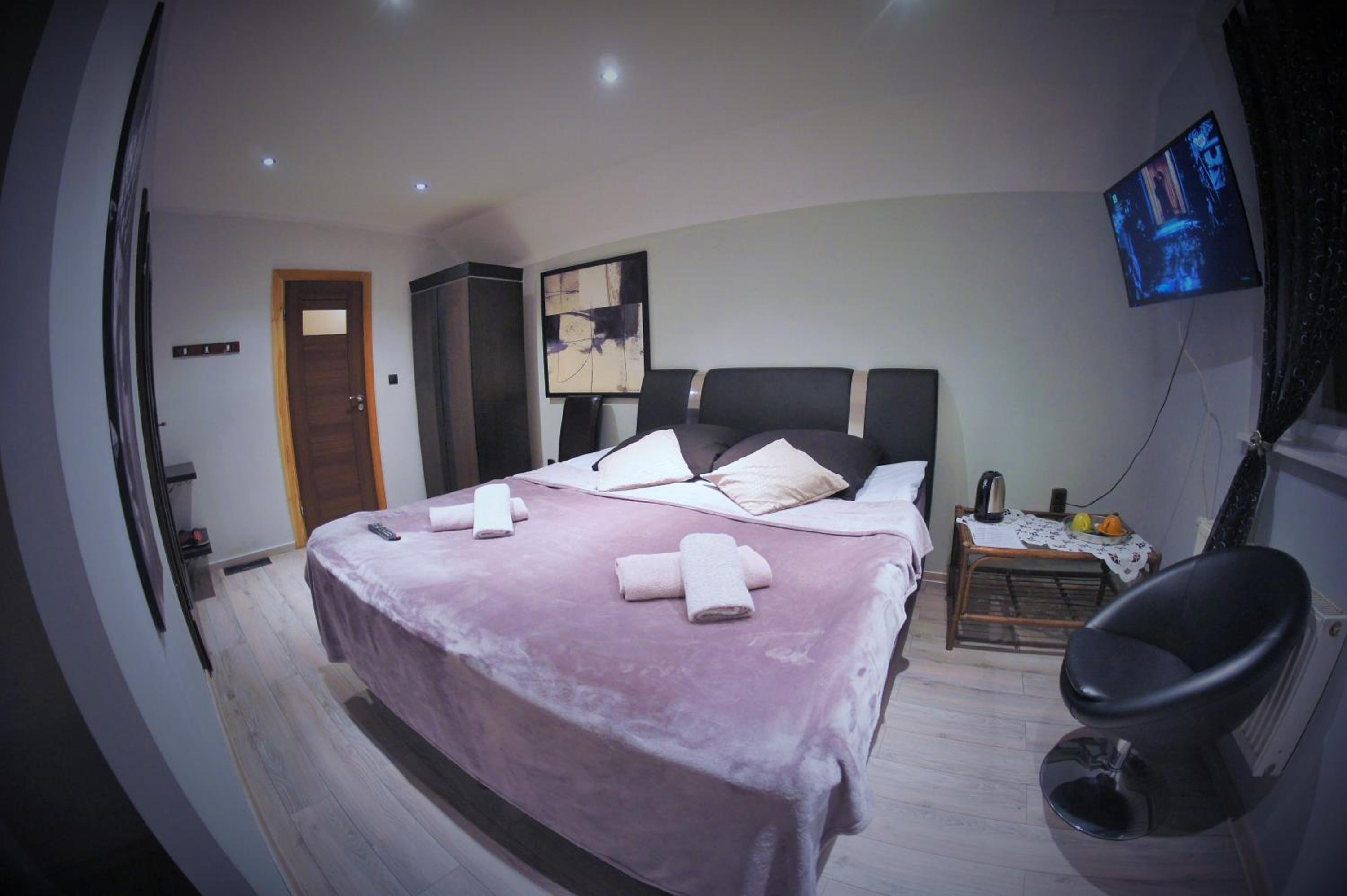 Quadruple Room with Private Bathroom