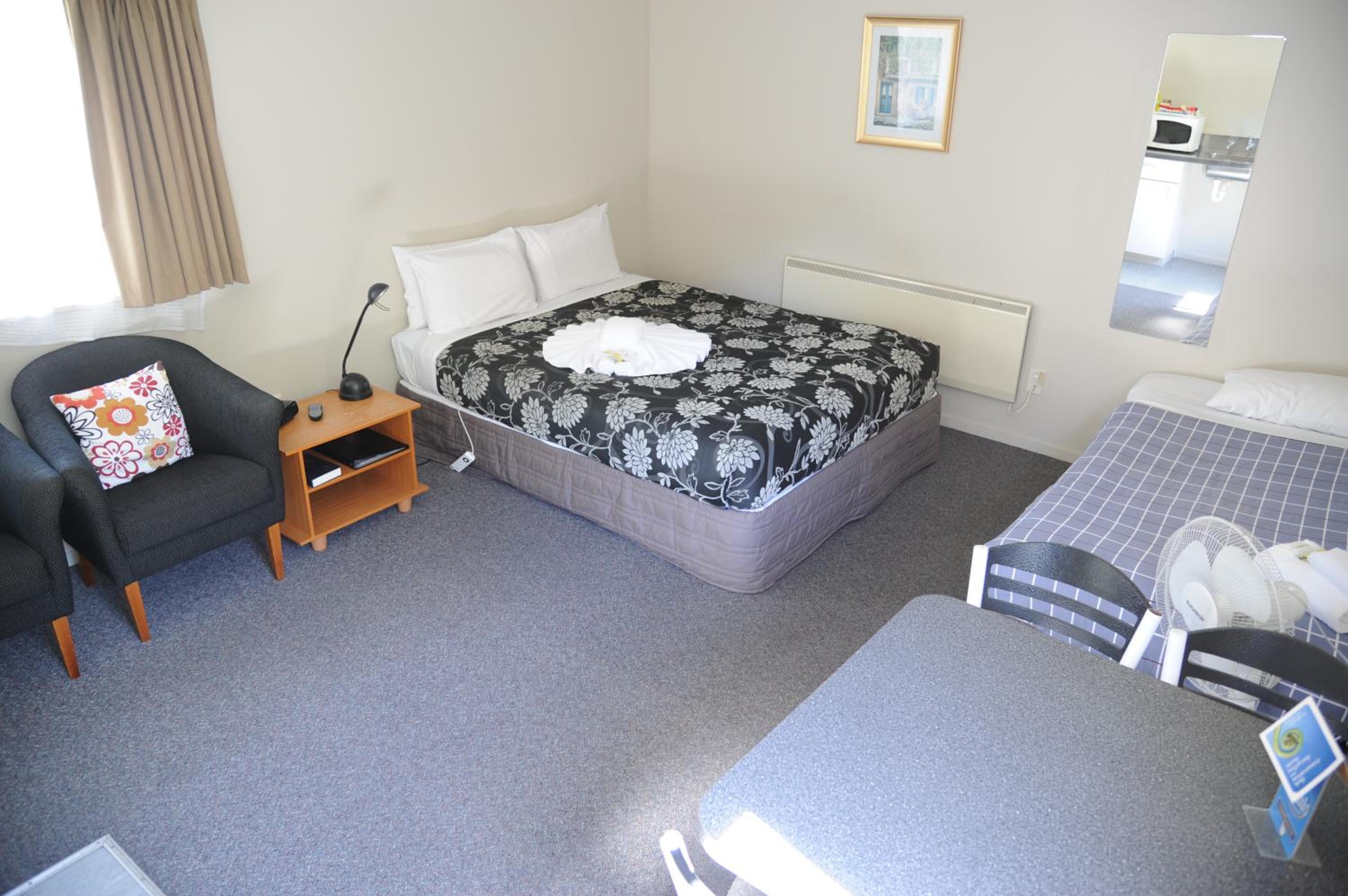 Studio with Shared Bathroom - Disability Access