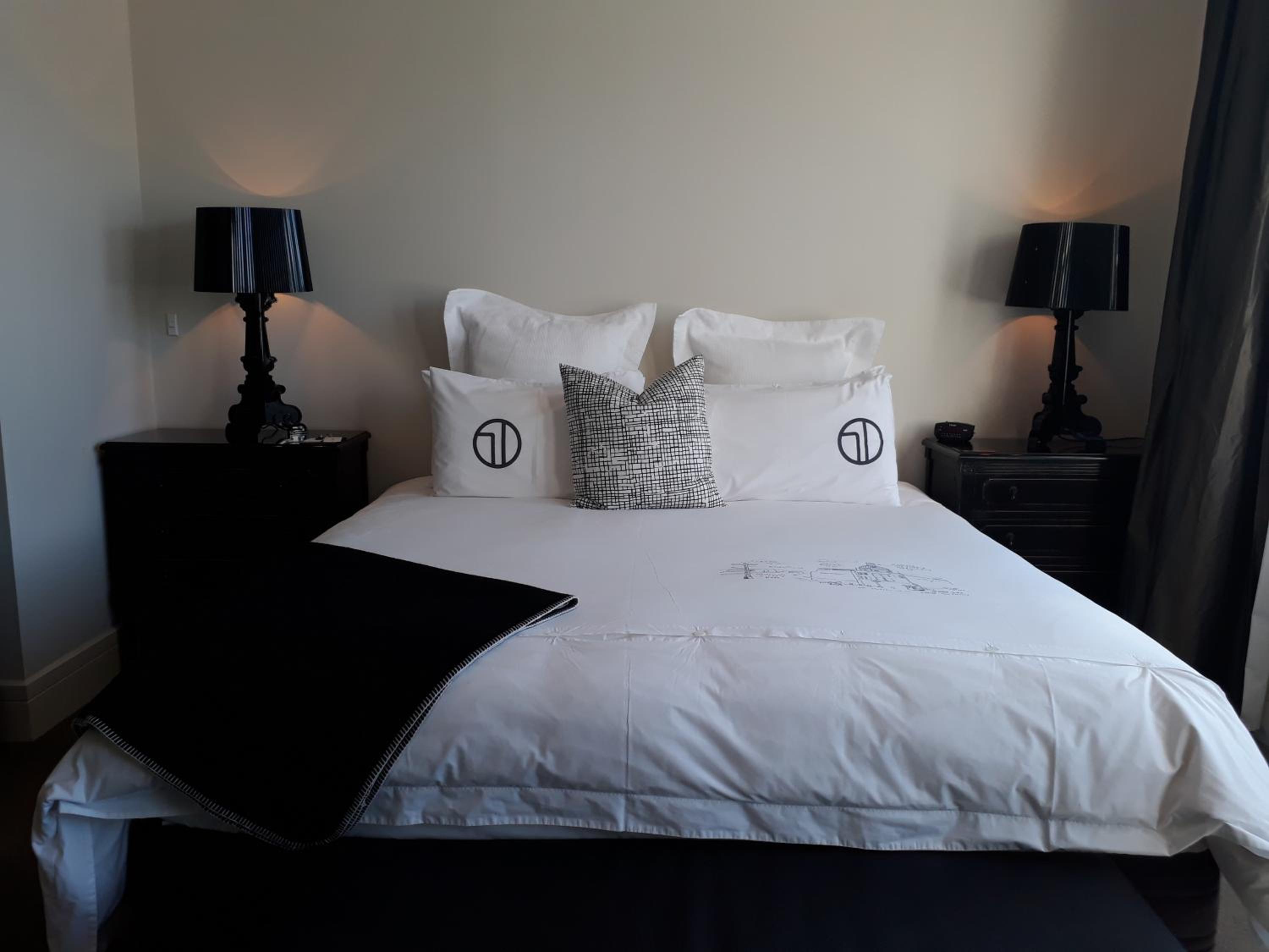 King Room with City View - Photo 5