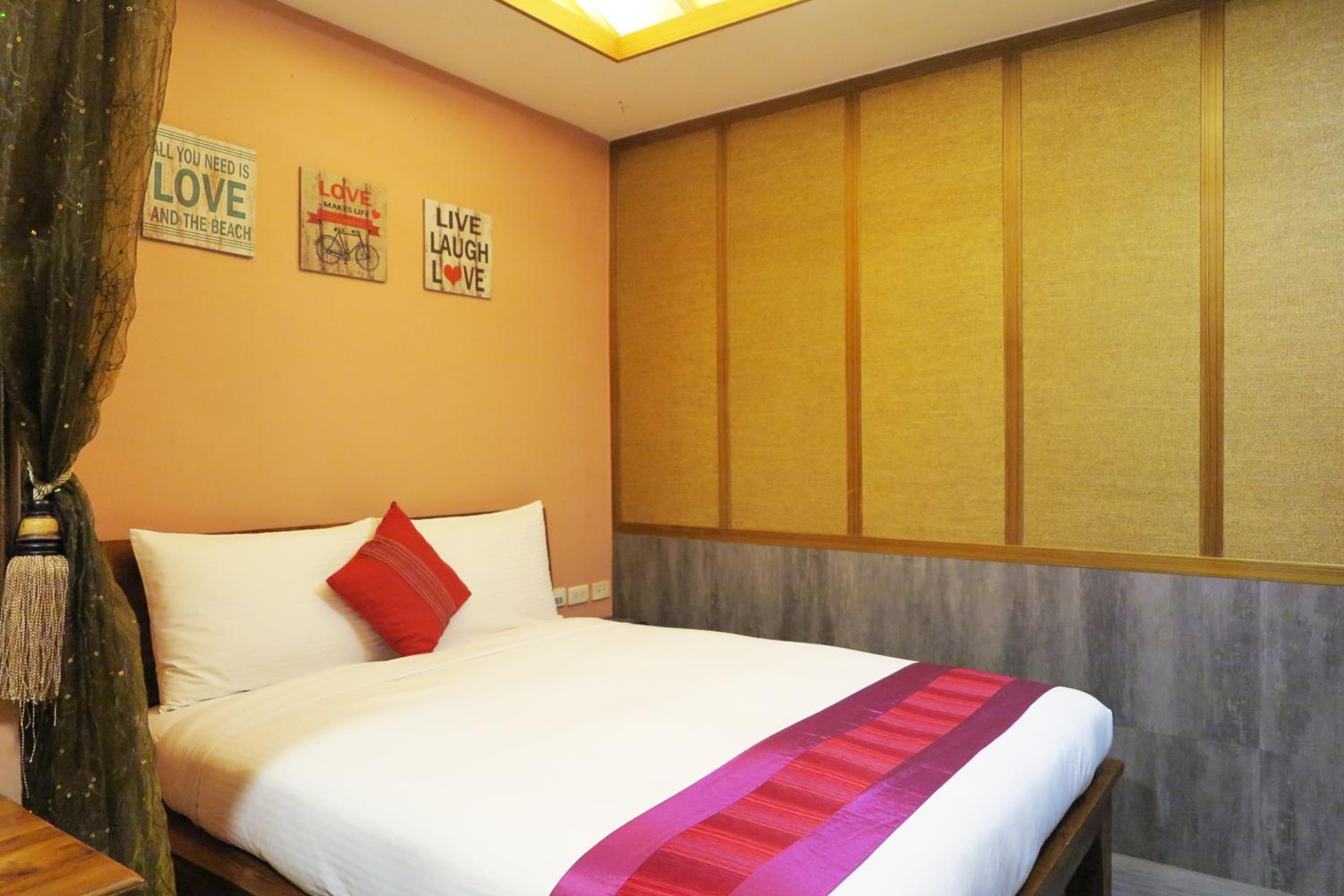 Double Room with Private Bathroom without window photo 3