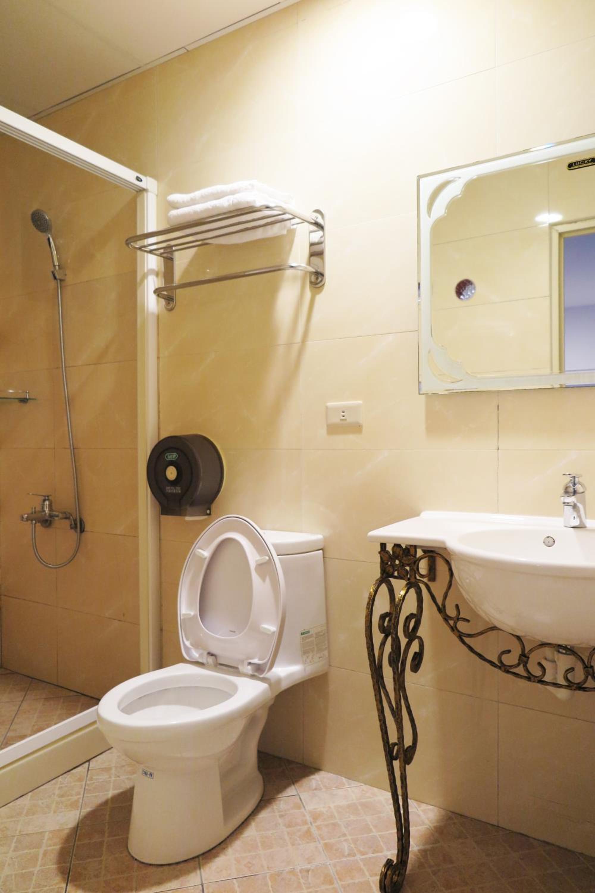 Double Room with Private Bathroom without window photo 2