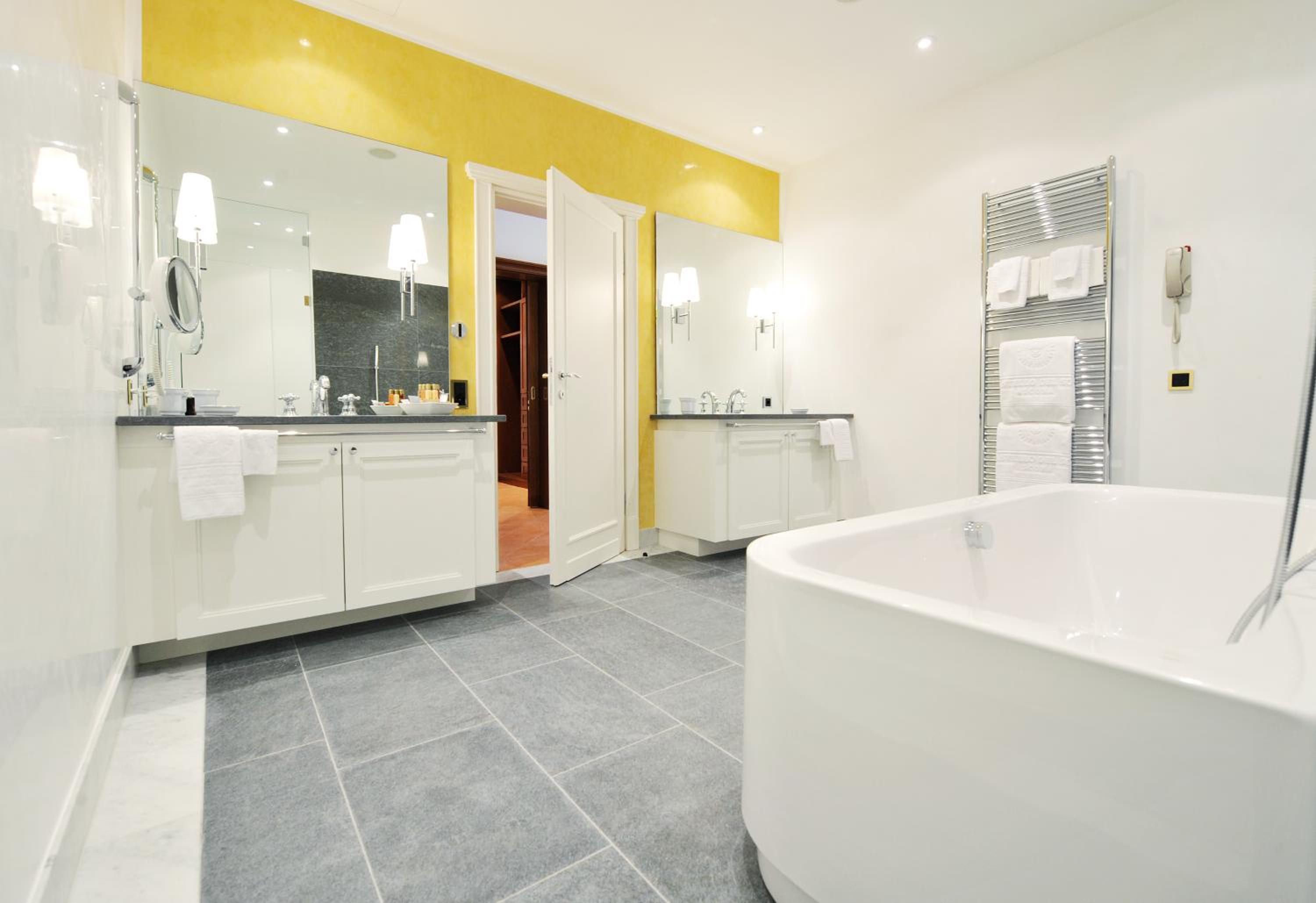Luxury two bed room Master Suite photo 2