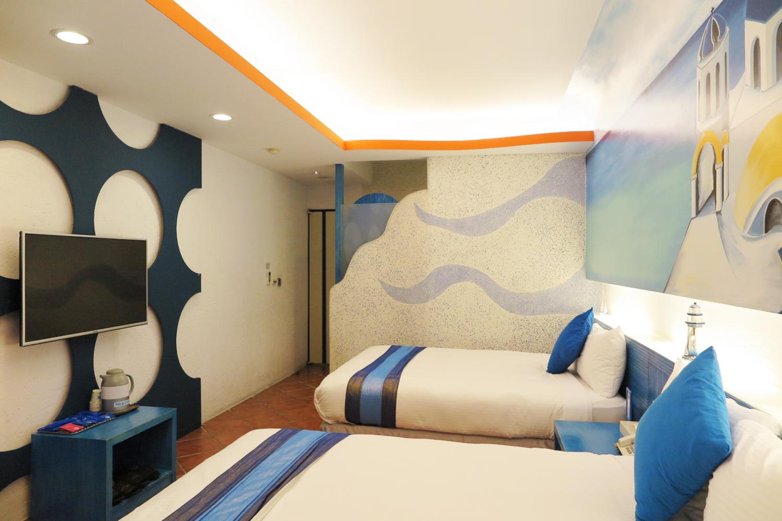 Quadruple Room- no window photo 2