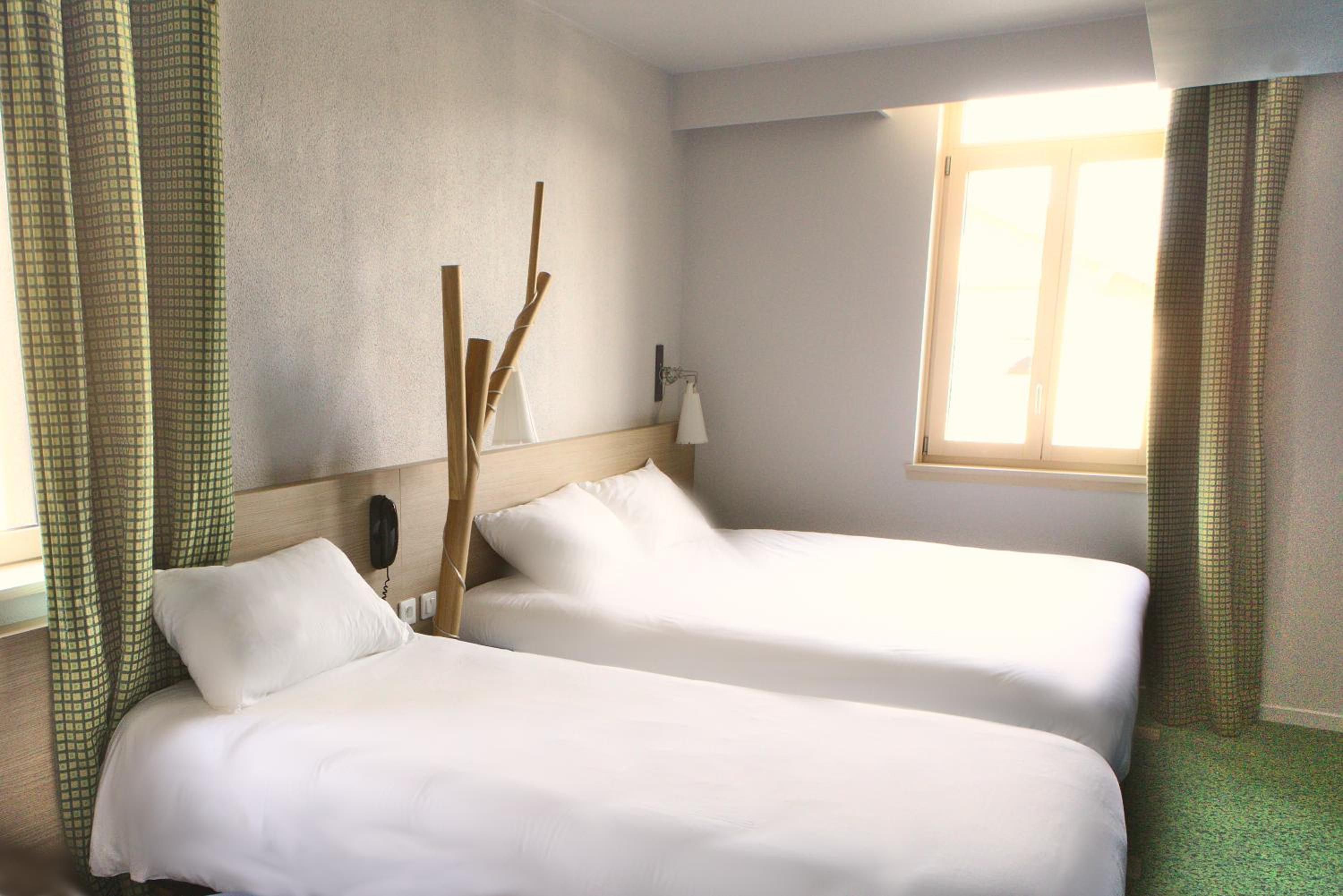 Standard Twin Room - Photo 1