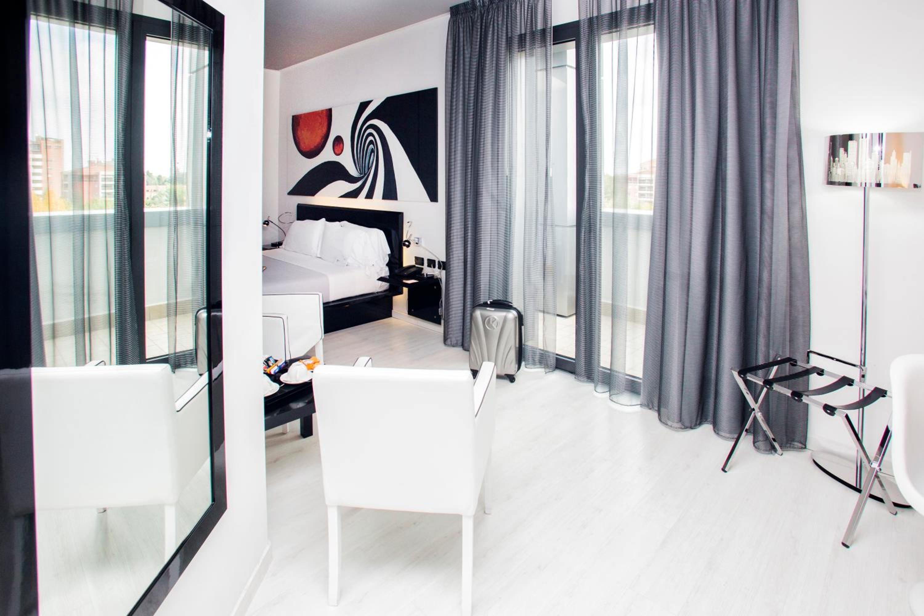 Junior Suite with Shower - Photo 4