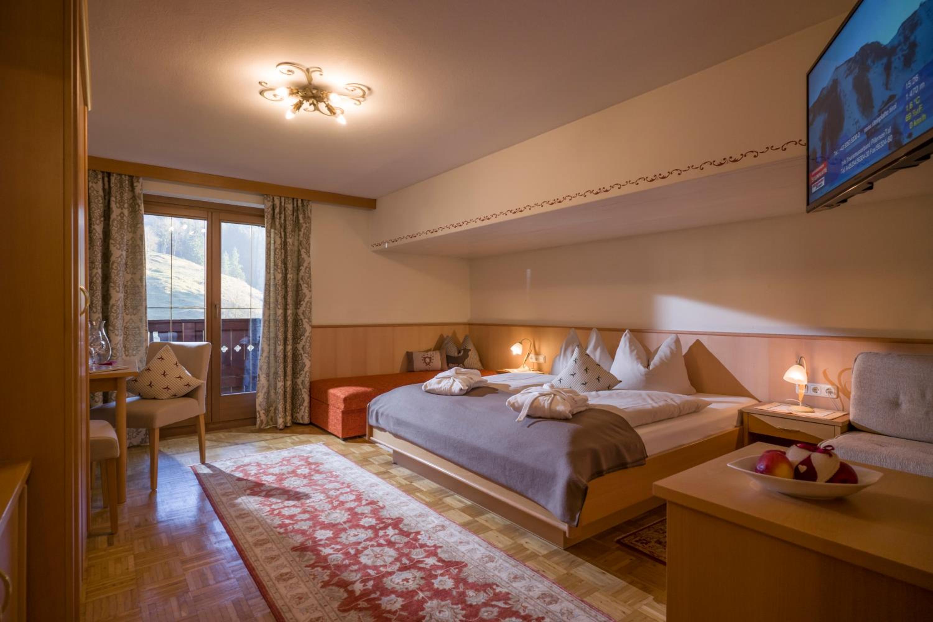 Superior Double Room with Sofa Bed photo 1