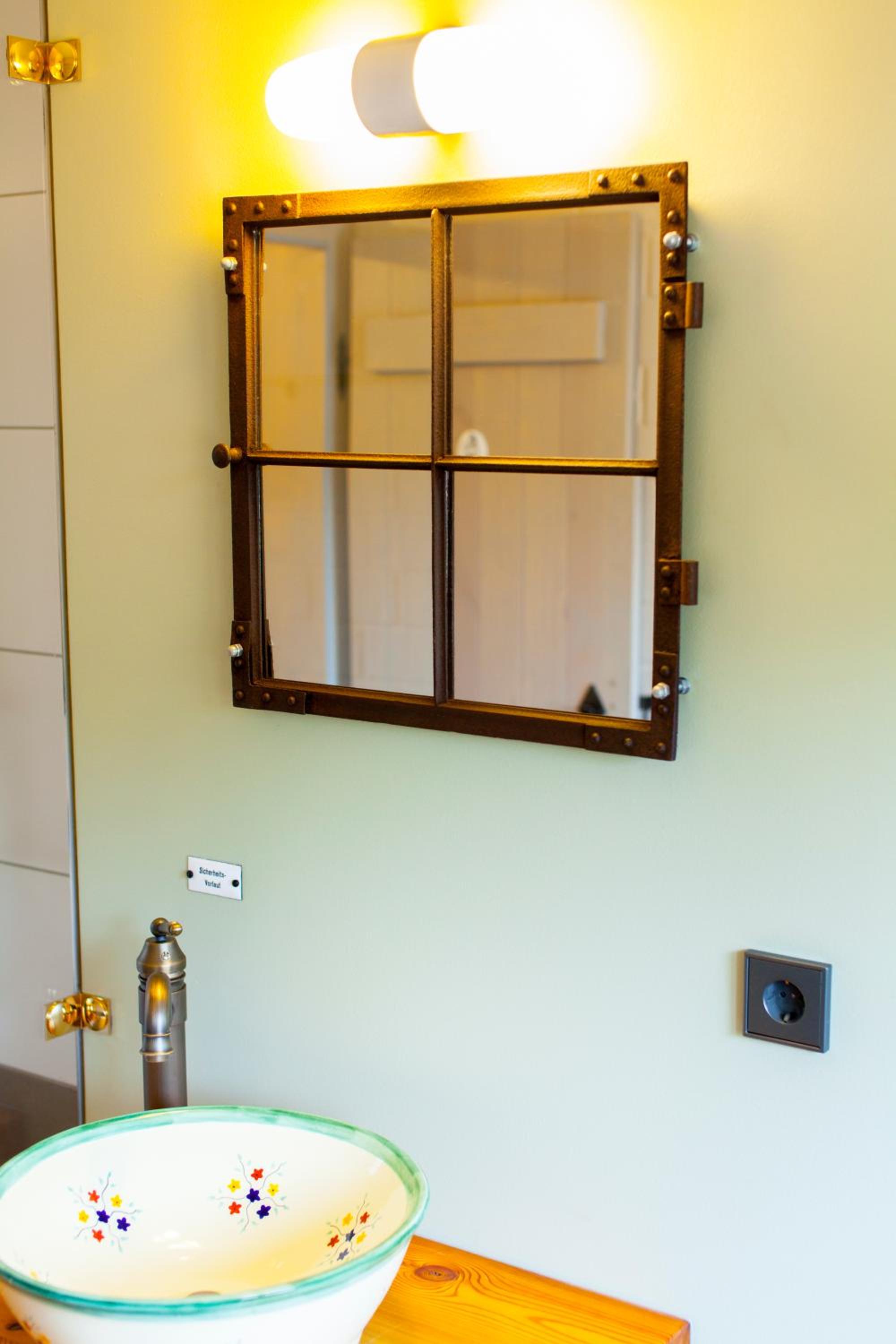 Double or Twin Room - Photo 4