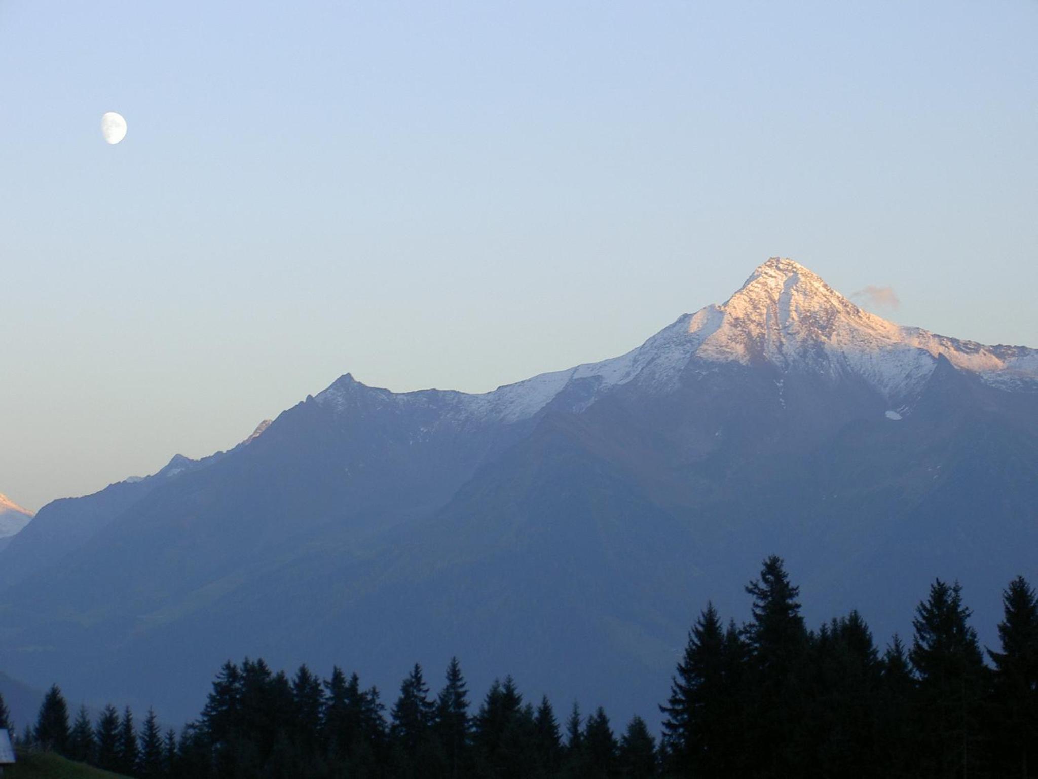 Apartment with Mountain View photo 3