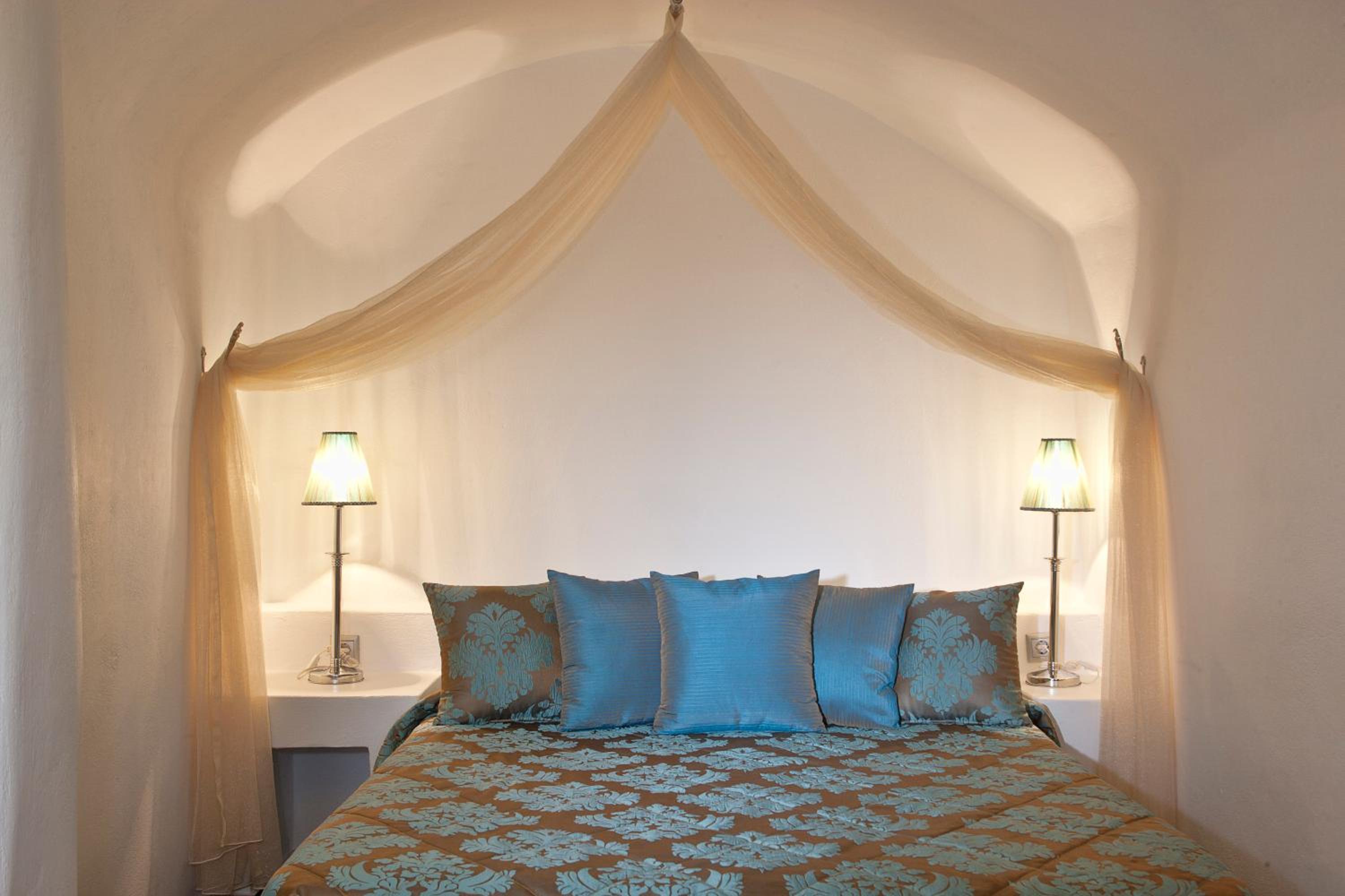 Honeymoon Suite with Hot Tub and Caldera view