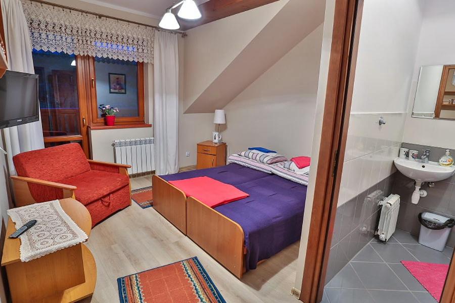 Double Room with Private Bathroom - Photo 2