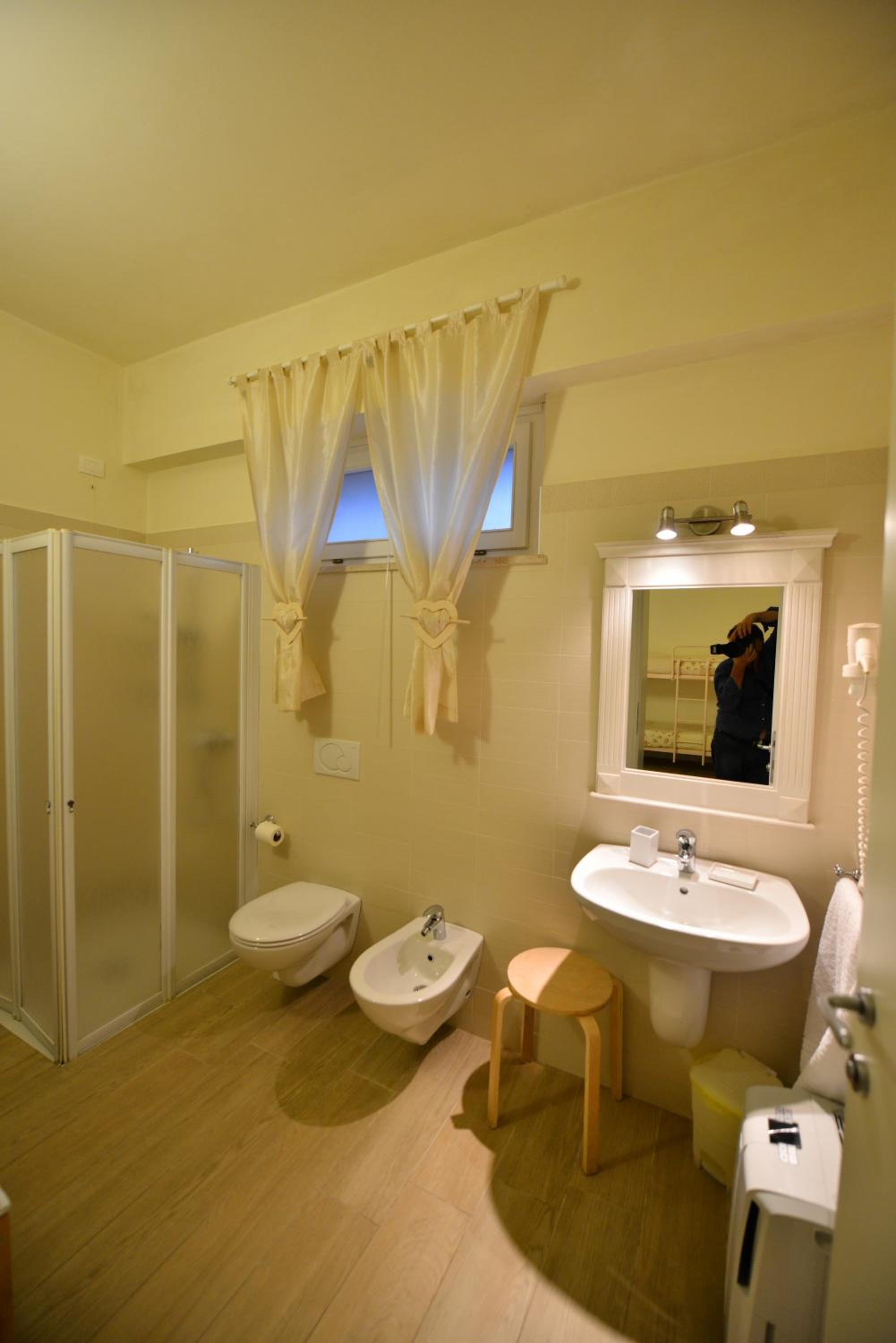 Family Room with Bathroom photo 2