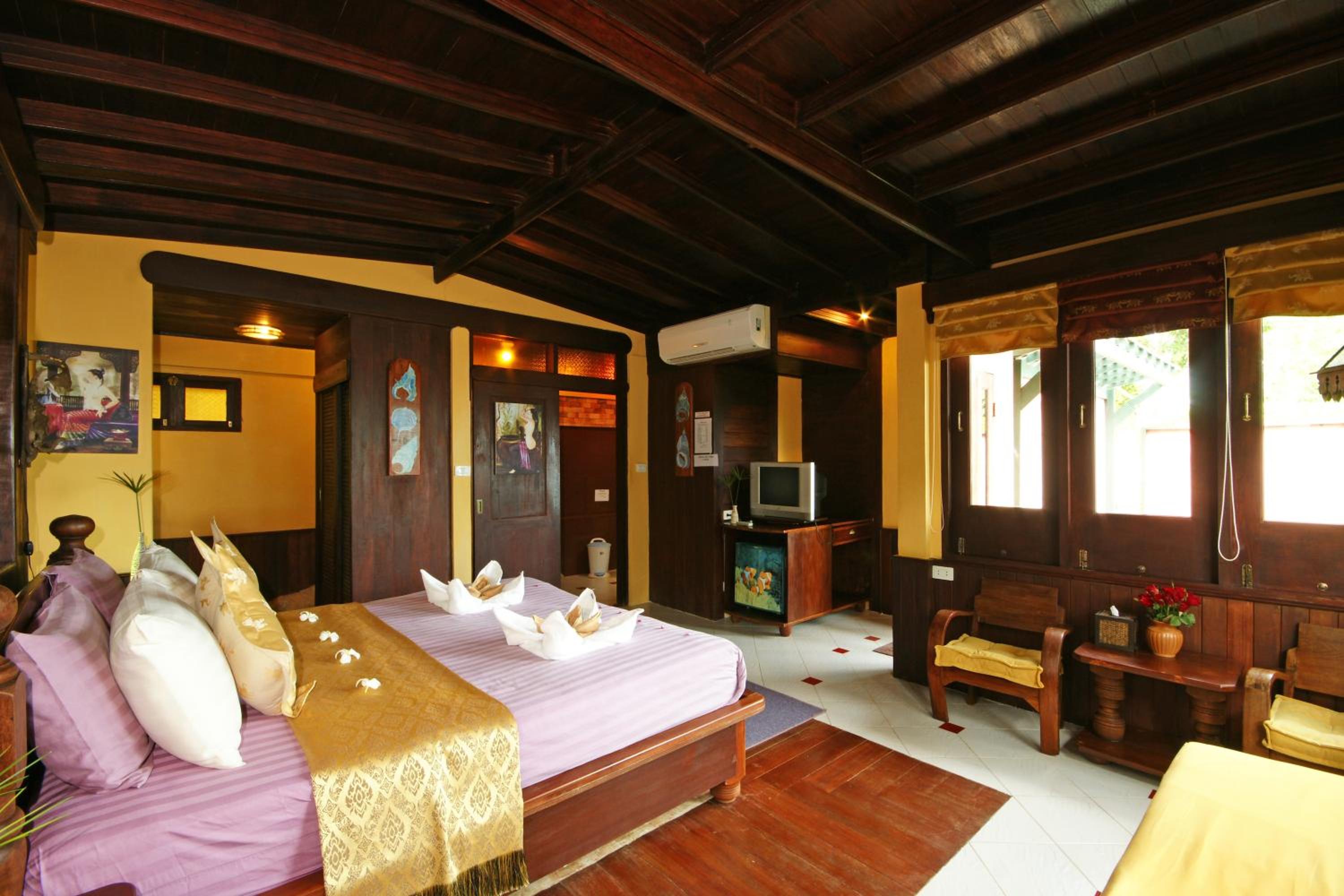 Queen Room with Sea View - Photo 7