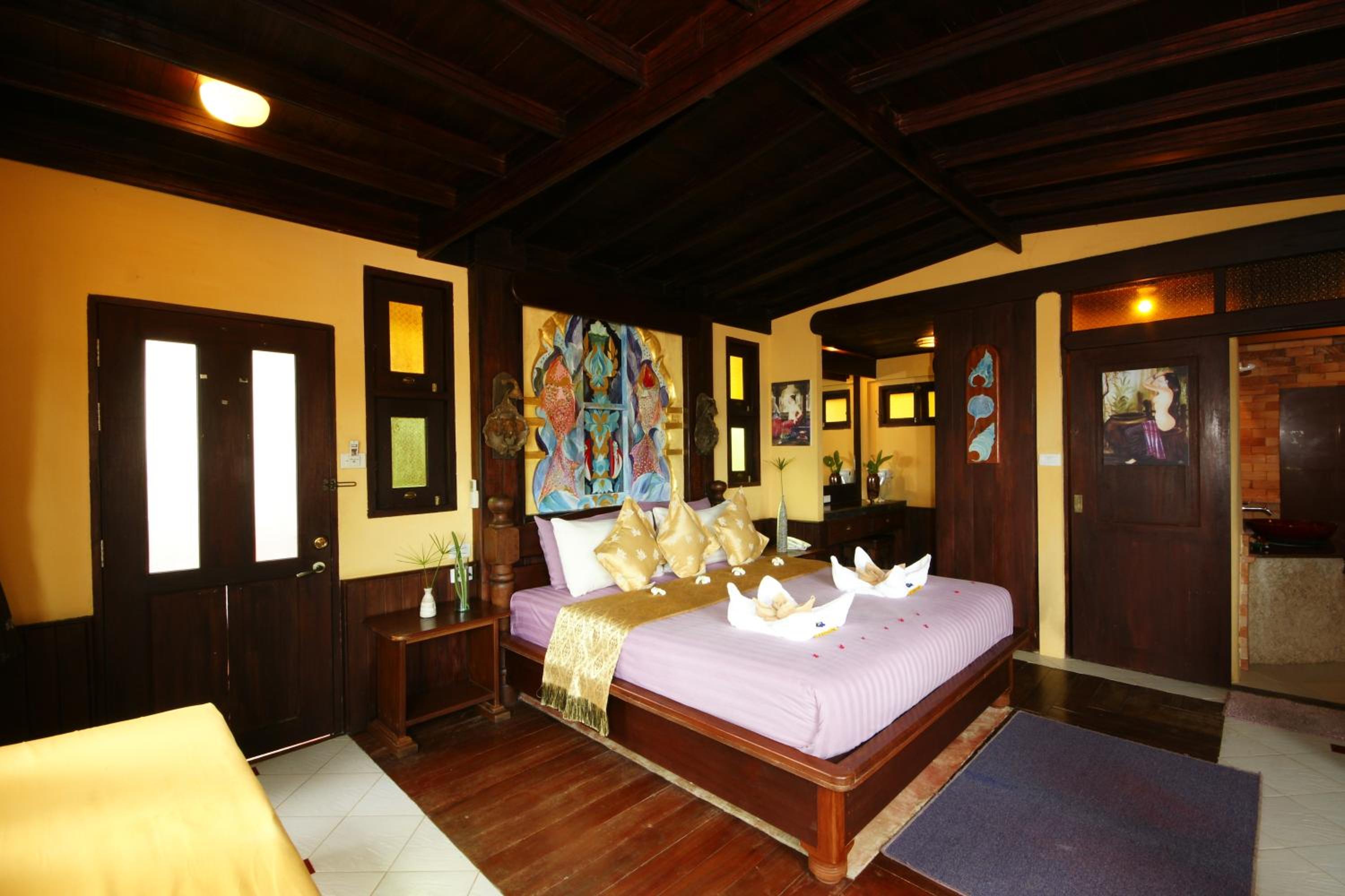Queen Room with Sea View - Photo 2