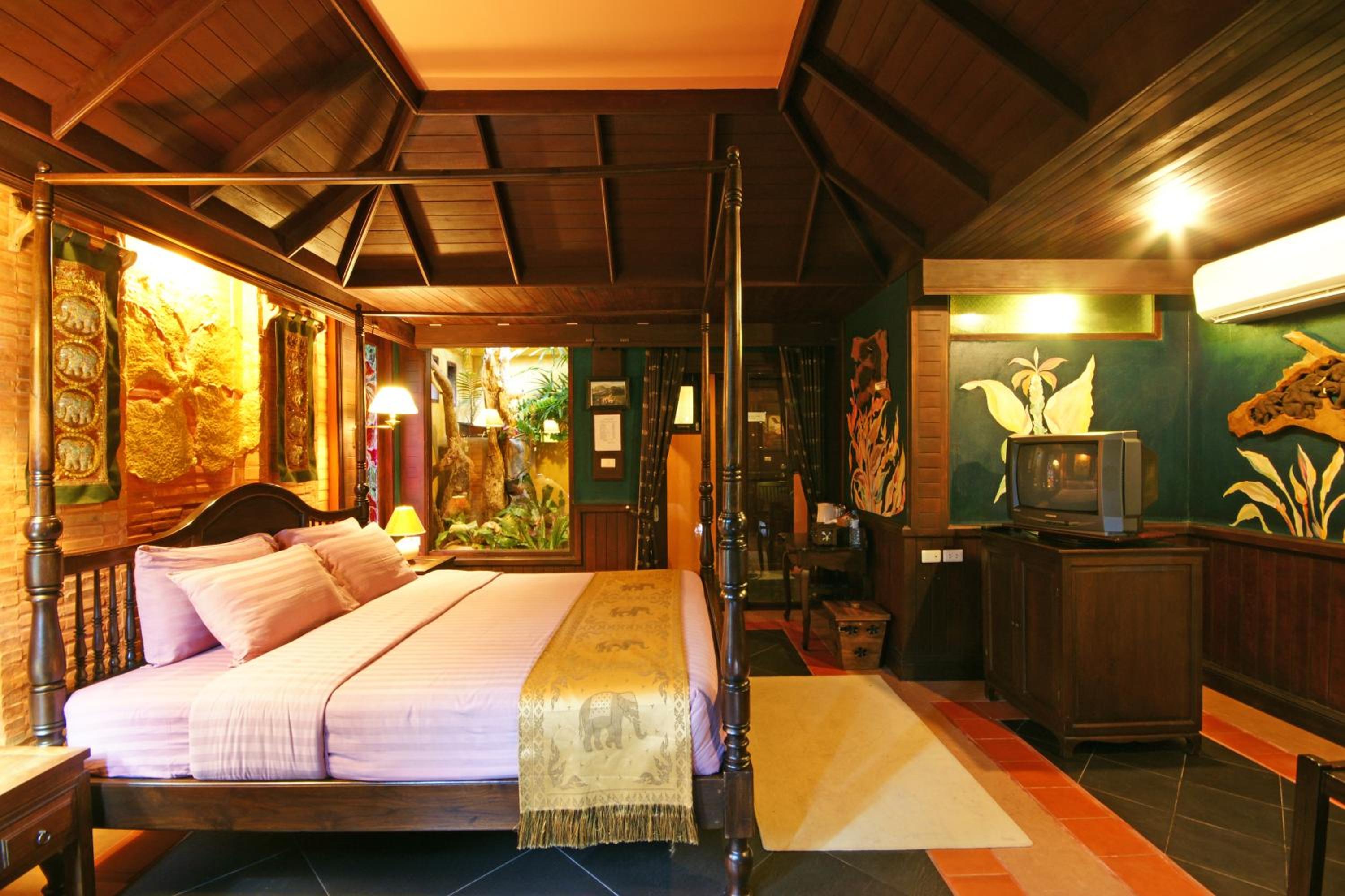 Queen Room with Spa Bath - Photo 1