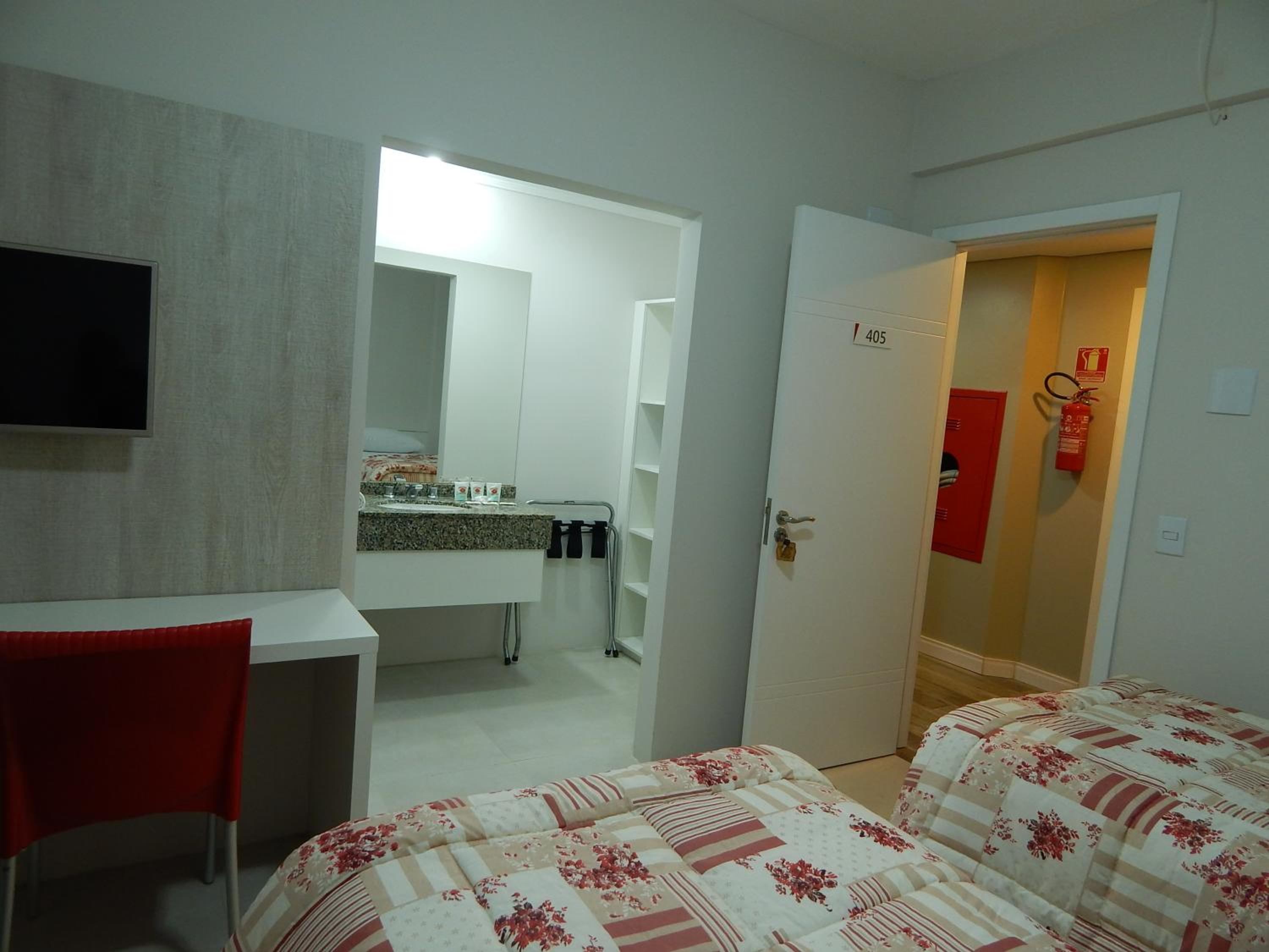 Deluxe Triple Room (3 Single Bed)