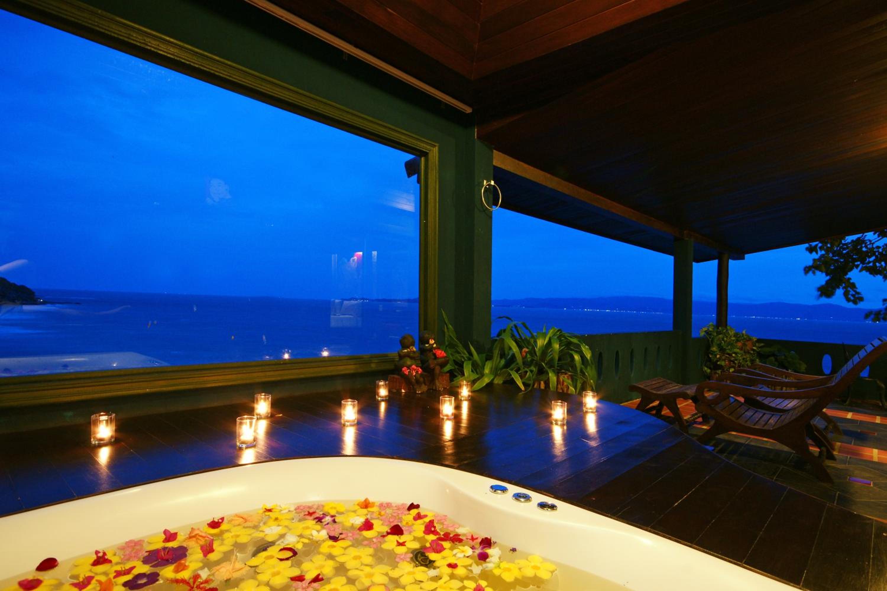 King Room with Spa Bath - Photo 2