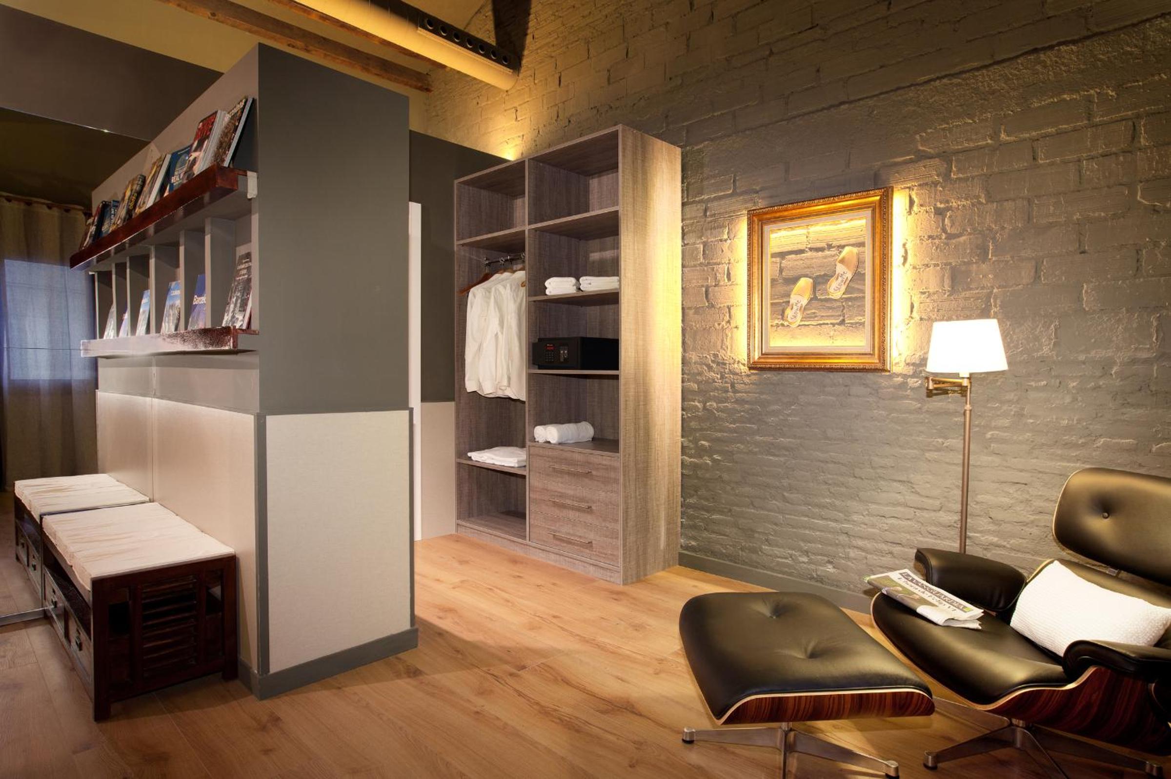 Three-Bedroom Apartment with View photo 2